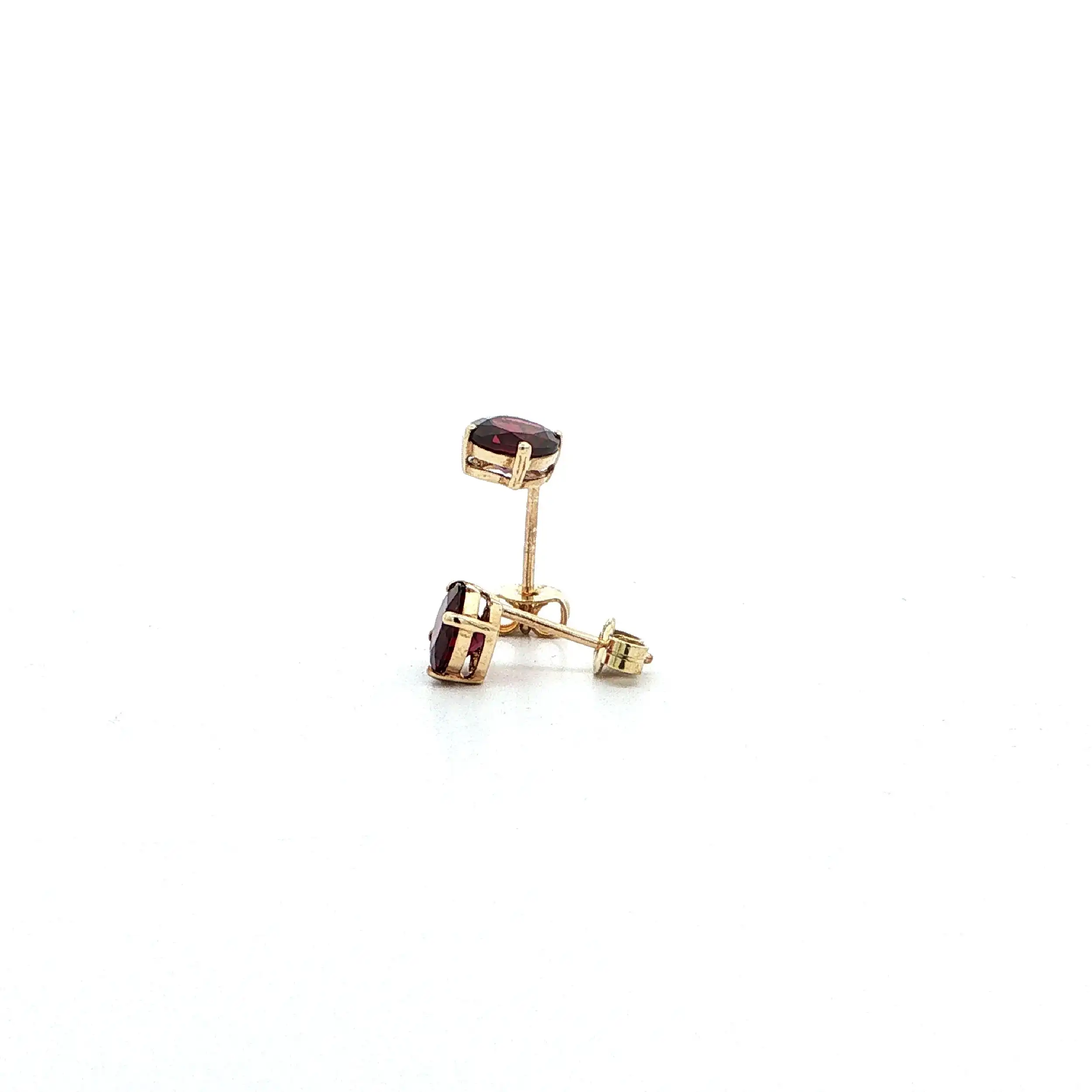 Ohrstecker Gelbgold mit roten Farbsteinen Ohrstecker Gelbgold mit roten Farbsteinen