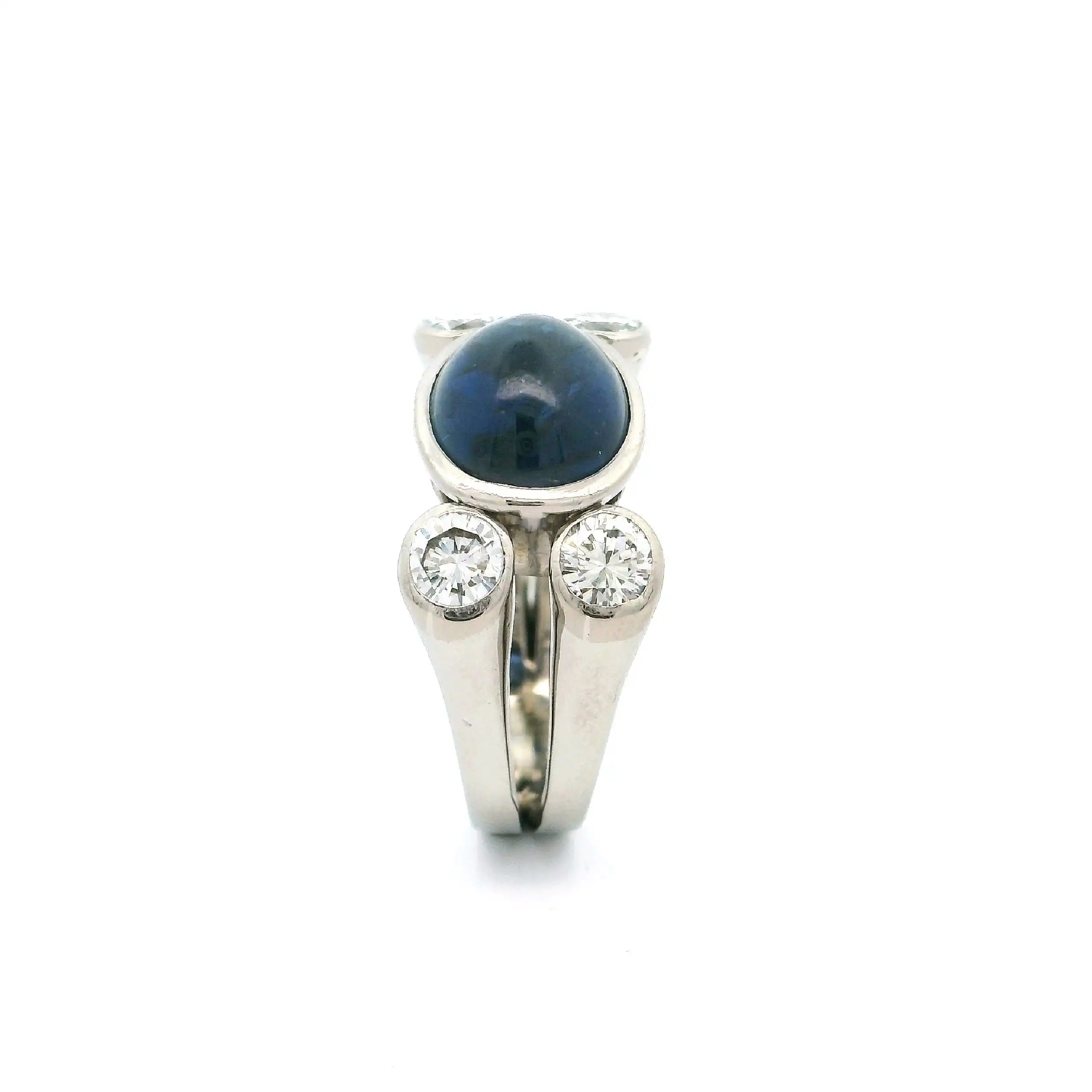 Ring Weißgold Saphir Cabochon & Brillanten