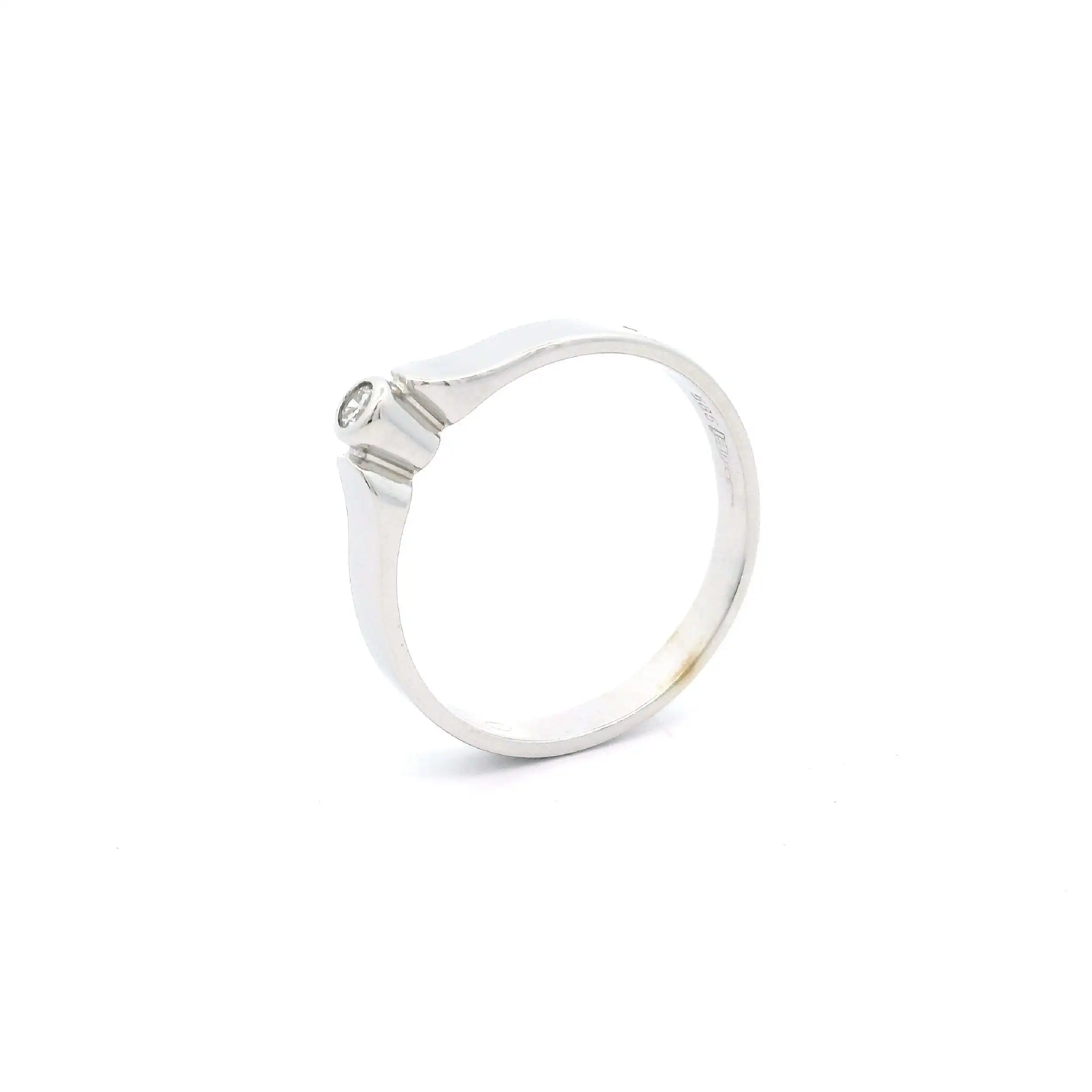 Ring Weißgold mit Brillant, graviert mit 0,05ct.