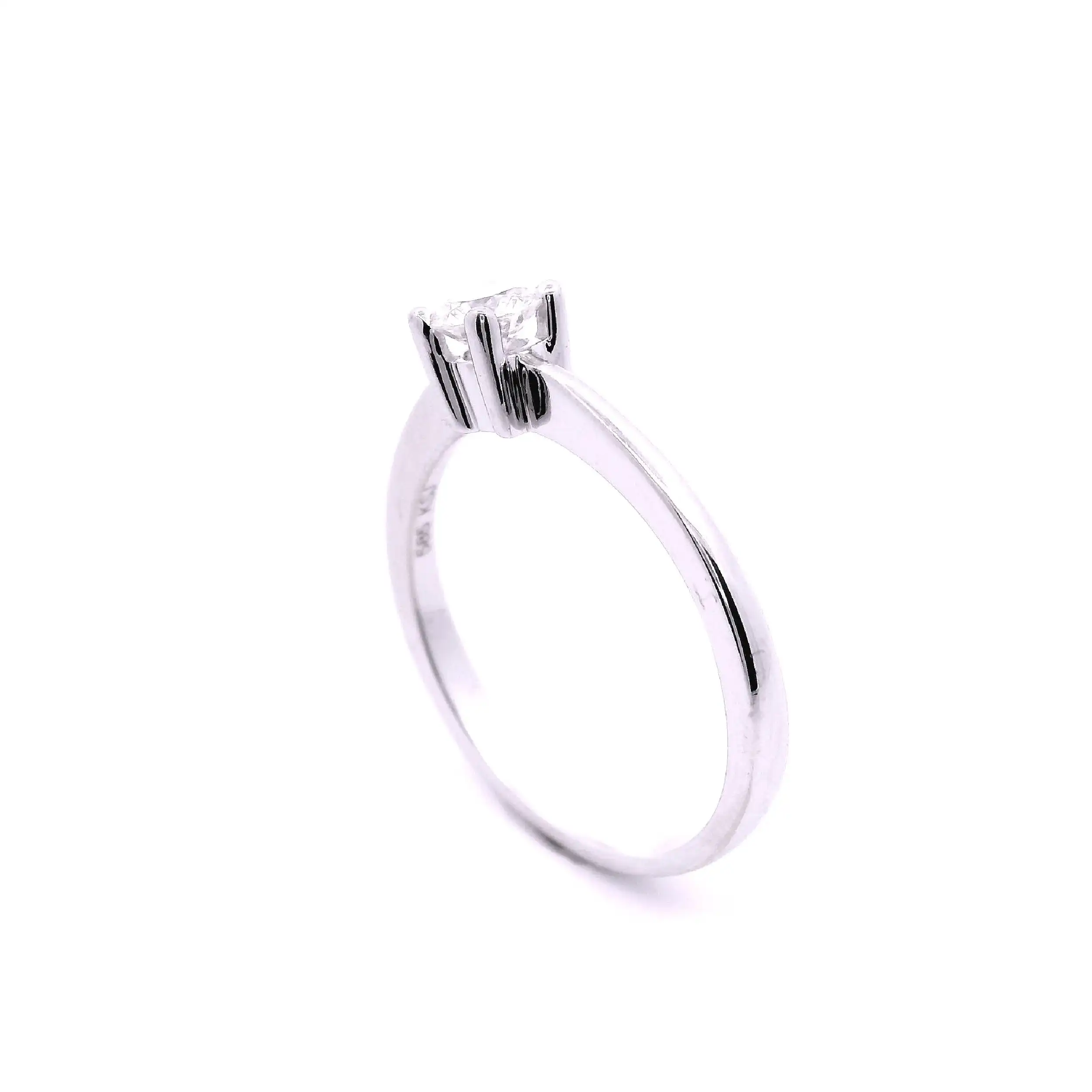 Ring Weißgold mit Brillant Christ, graviert mit 0,25ct W/SI Ring Weißgold mit Brillant Christ, graviert mit 0,25ct W/SI
