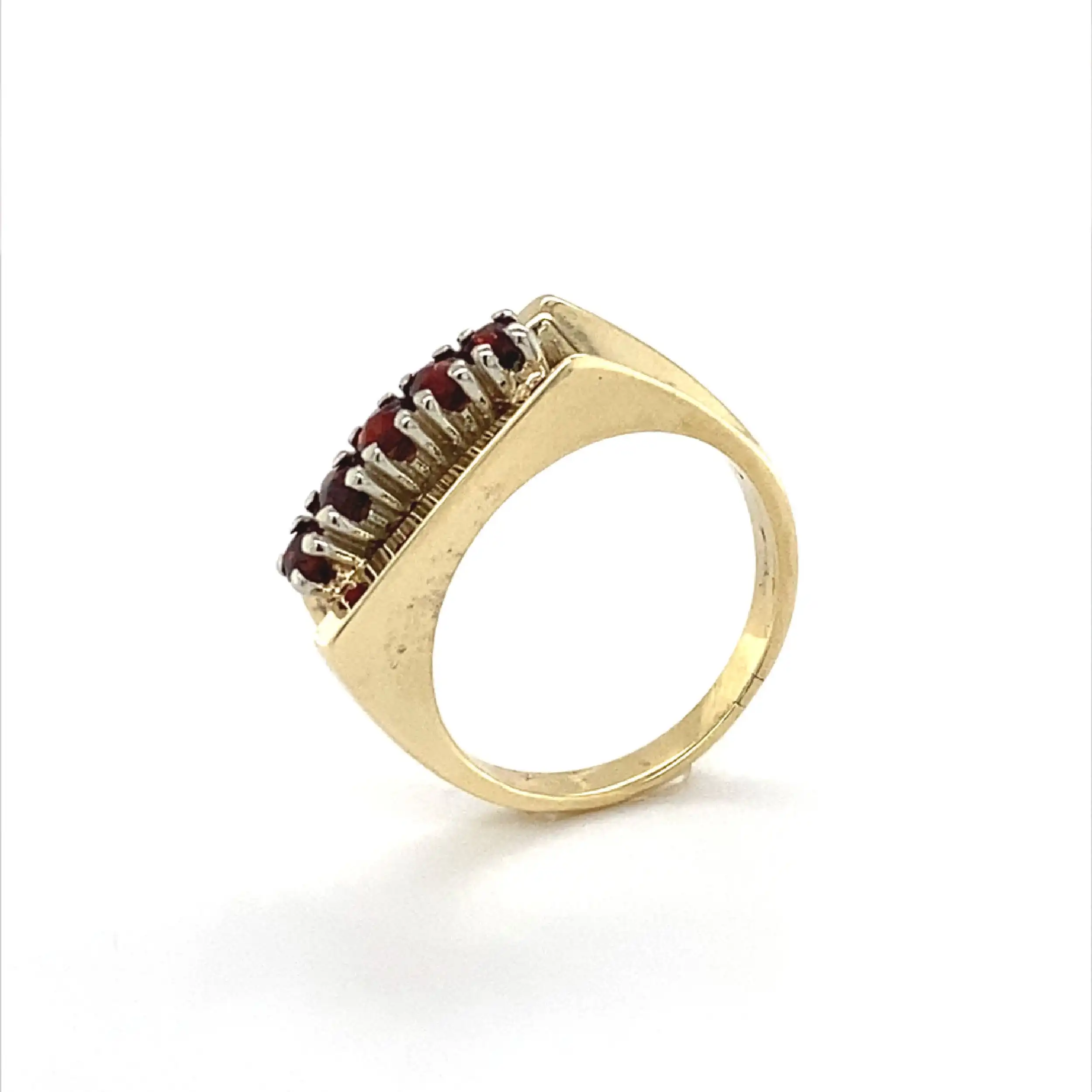 Ring Gelbgold mit roten Steinen Ring Gelbgold mit roten Steinen