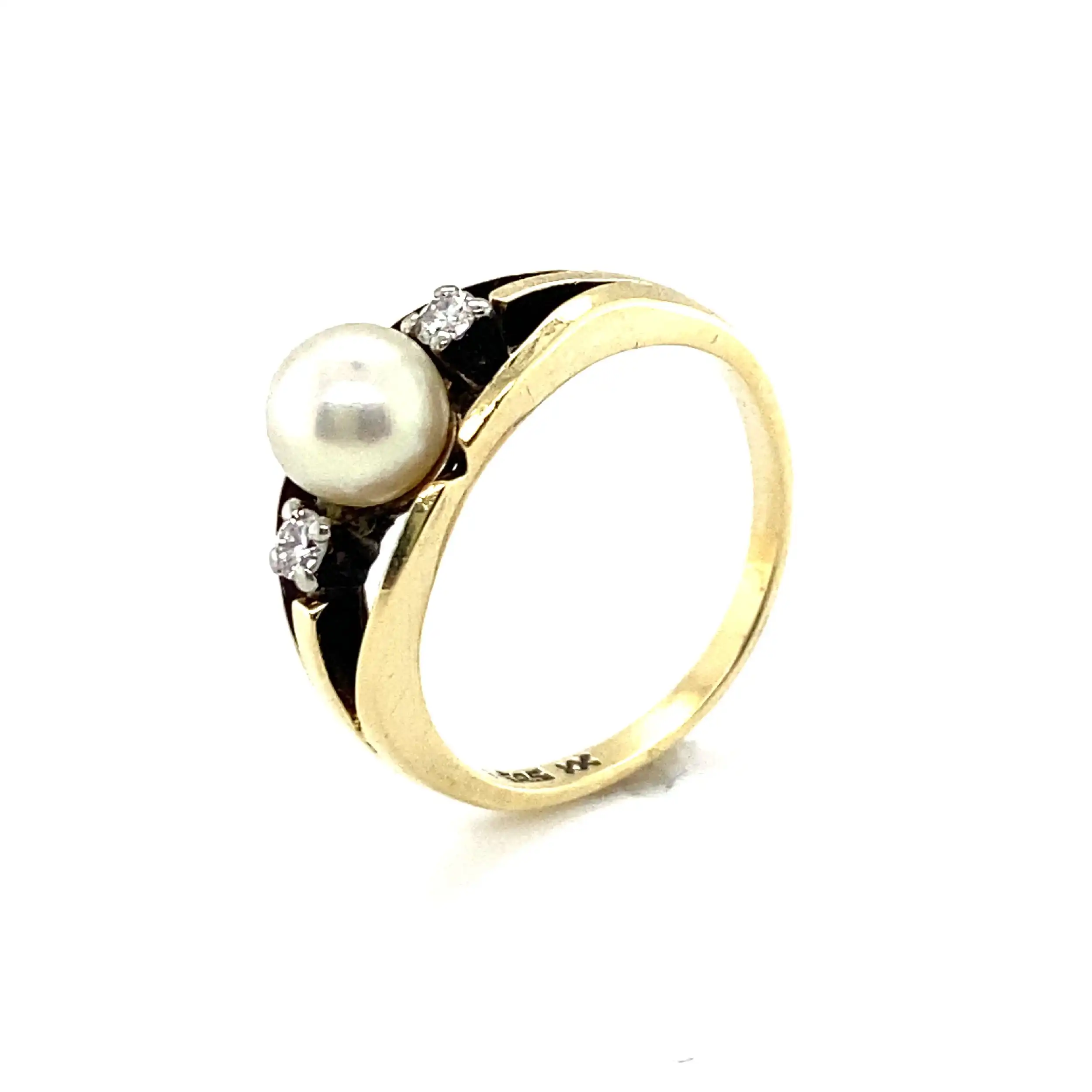Ring Gelbgold mit Perle und Brillanten Ring Gelbgold mit Perle und Brillanten