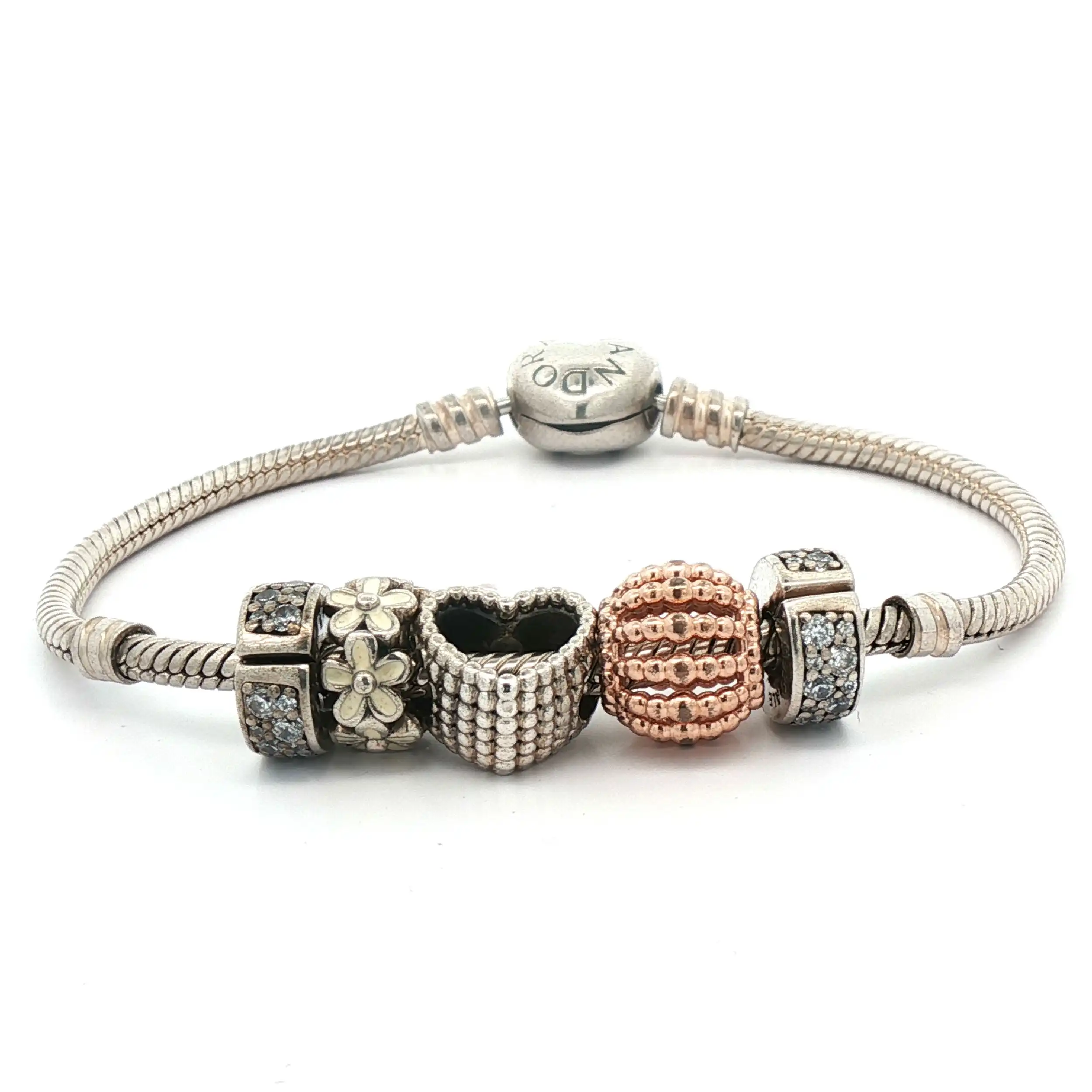 Pandora Armband mit 5 Charms