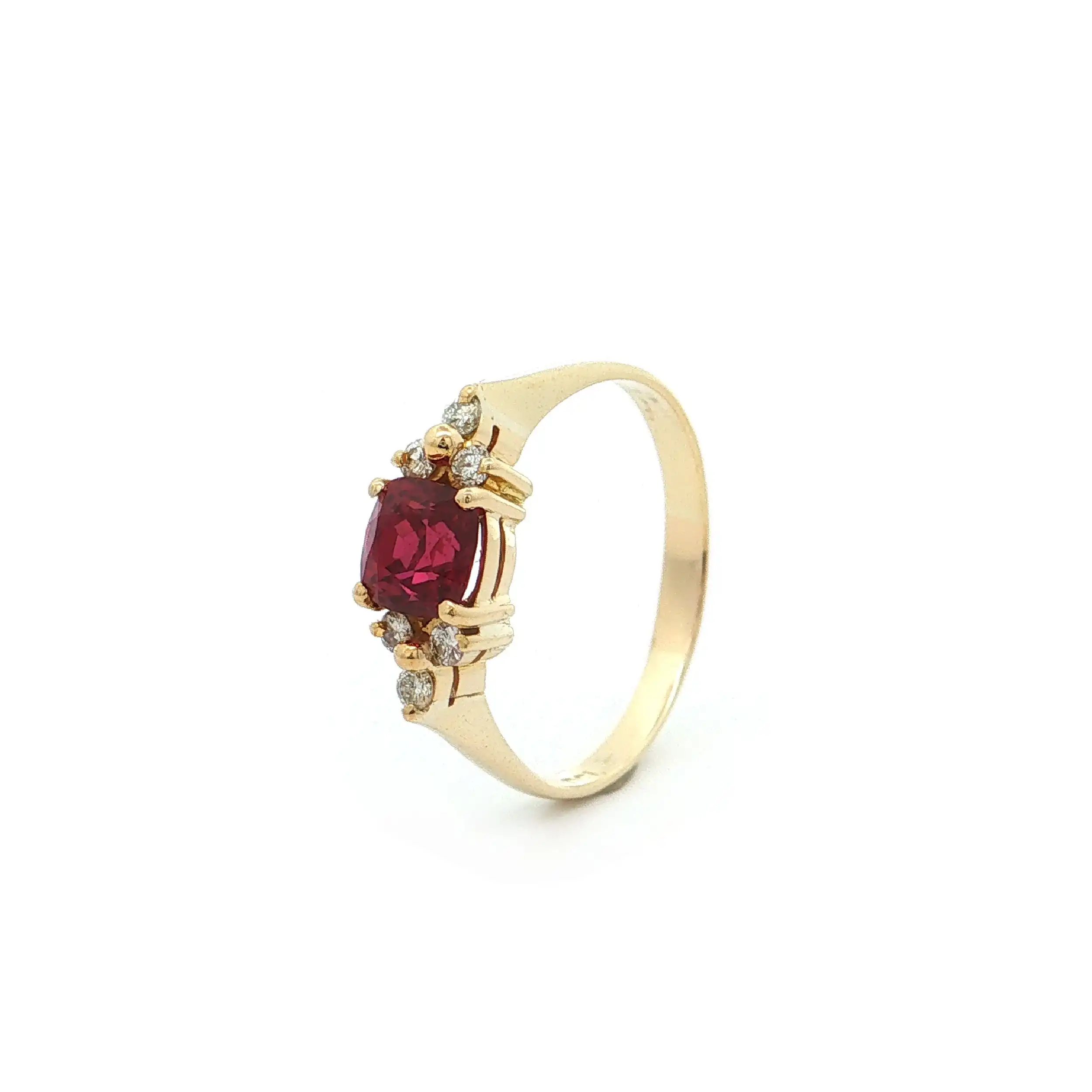 Ring mit Brillanten und Spinell