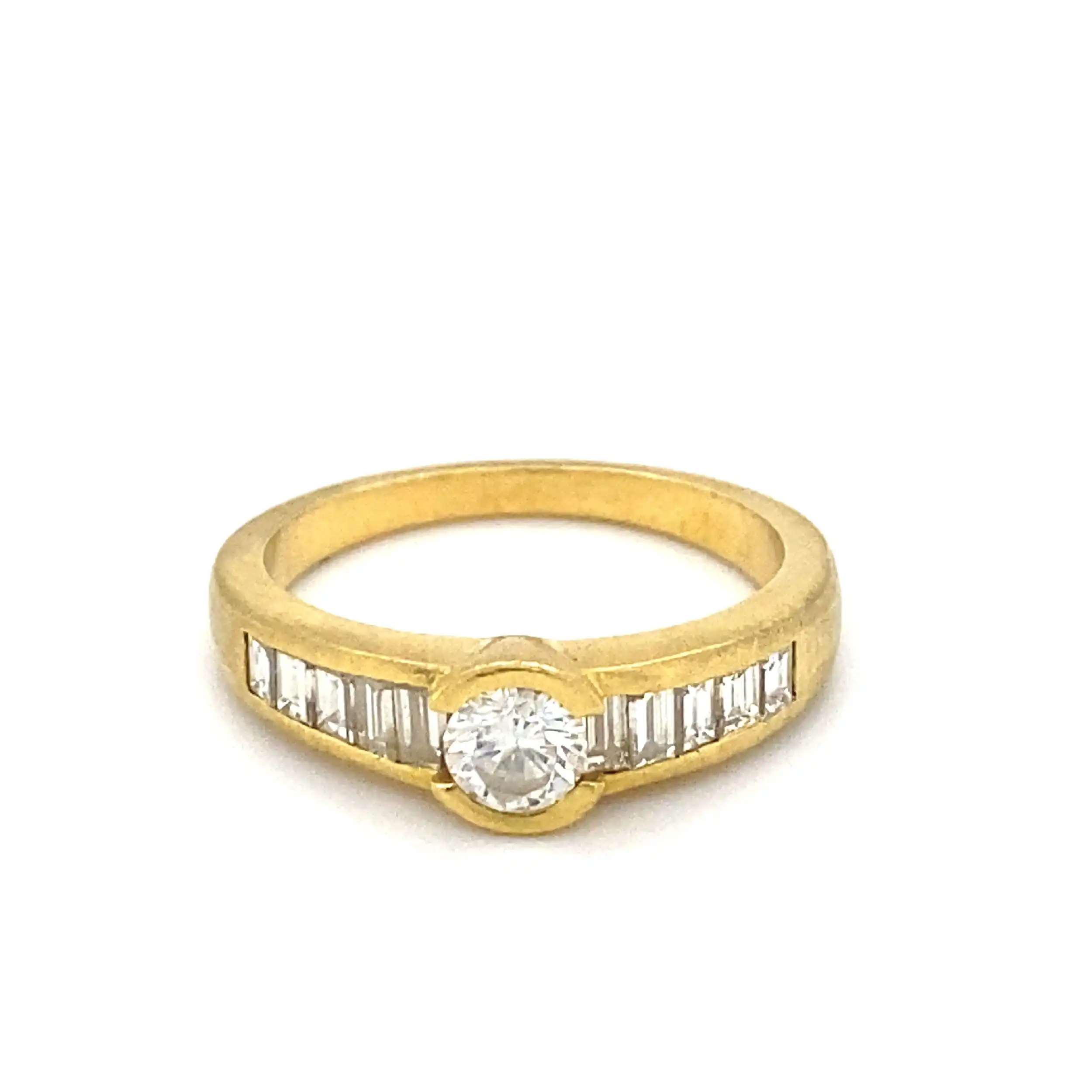 Ring Gelbgold mit Brillant und Diamanten