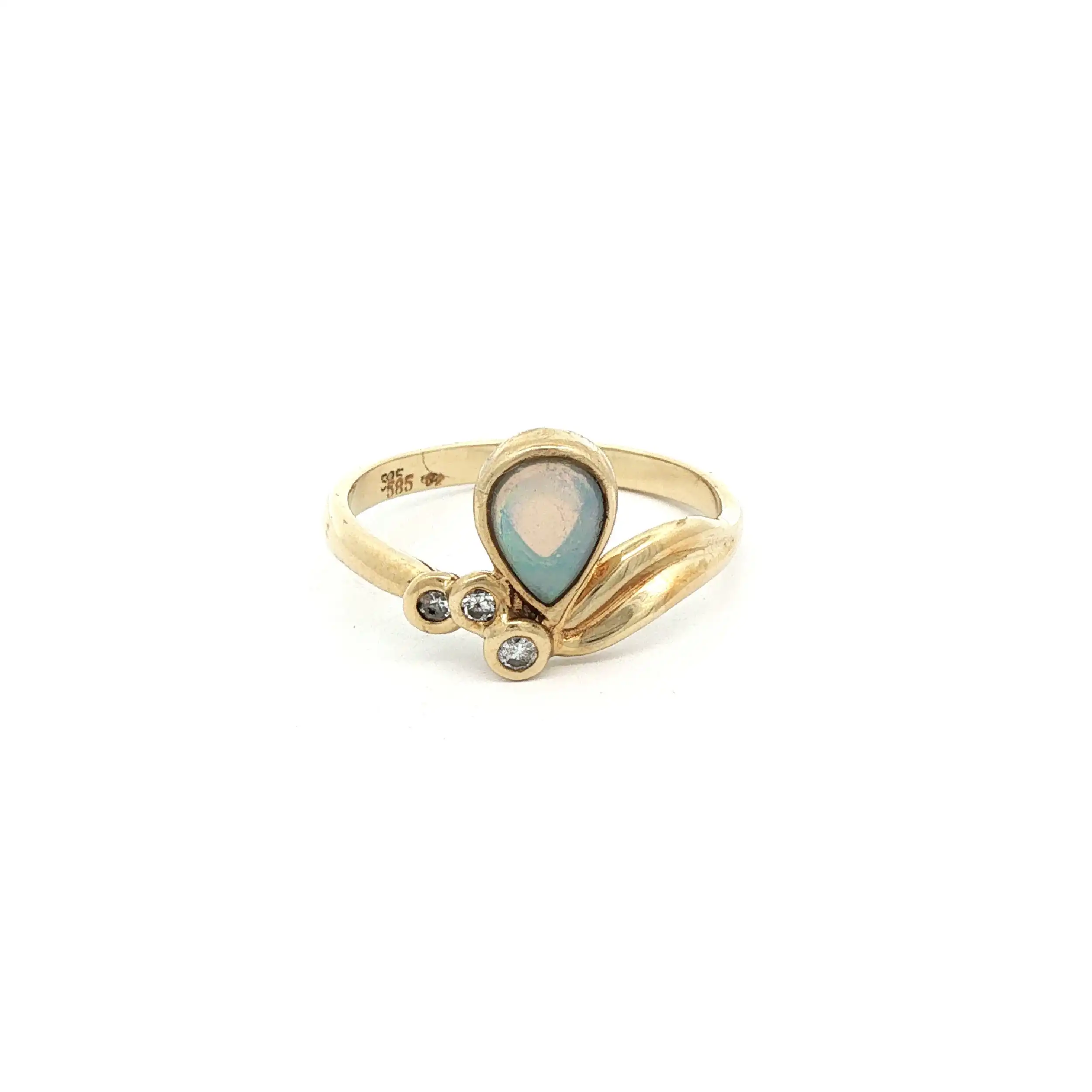 Ring Gelbgold mit Opal und Diamanten