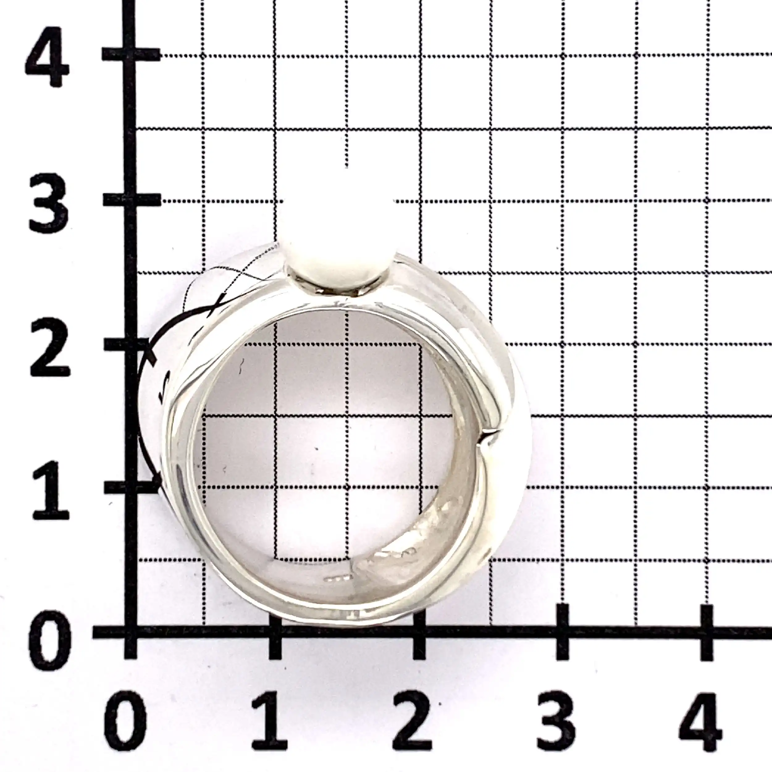 Silberring mit weißer Kugel