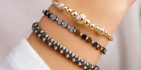 Angelegte Armbänder