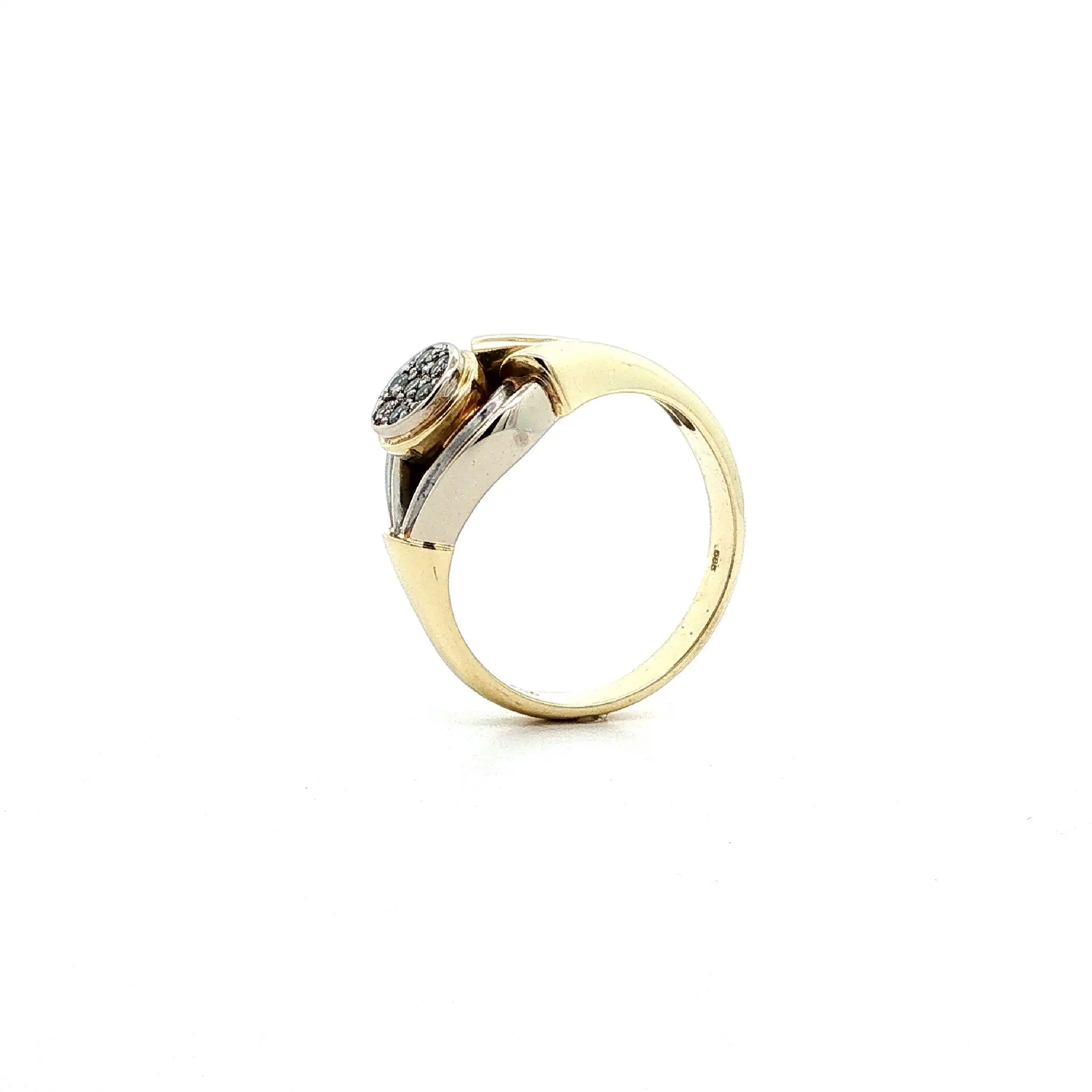 Ring Bicolor mit Brillanten, graviert mit 0,14ct. Ring Bicolor mit Brillanten, graviert mit 0,14ct.