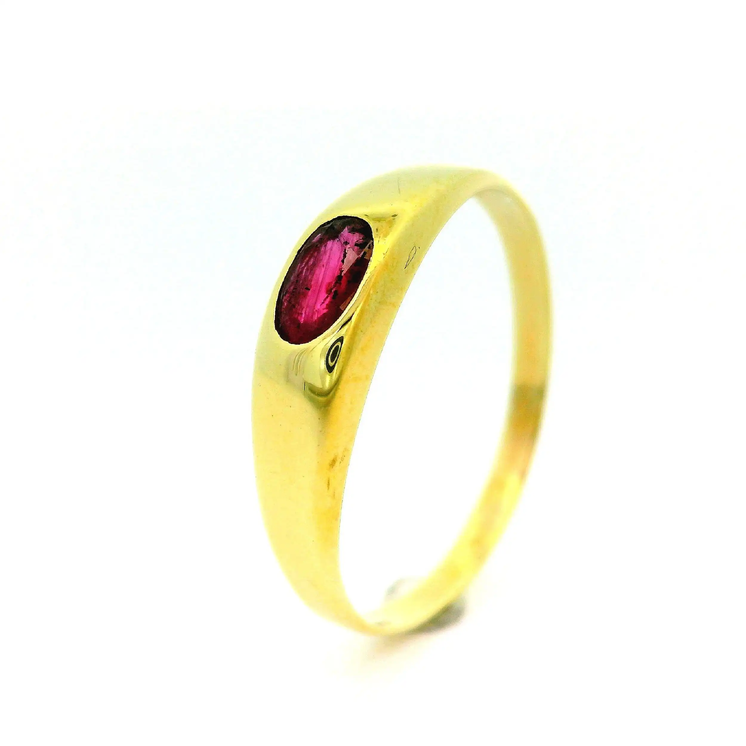 Ring Gelbgold mit Rubin Ring Gelbgold mit Rubin