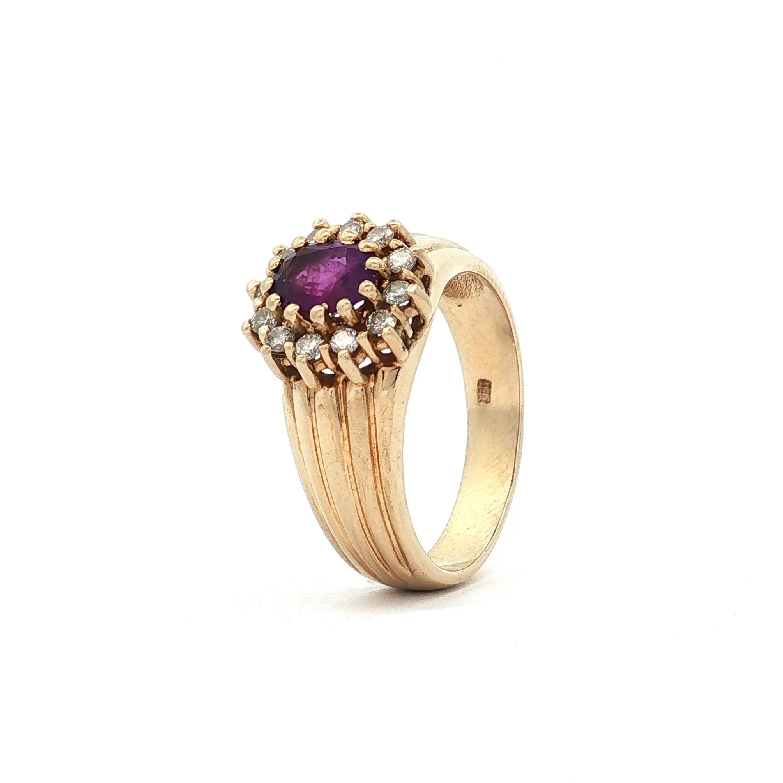 Ring Gelbgold mit Amethyst und Brillanten Ring Gelbgold mit Amethyst und Brillanten
