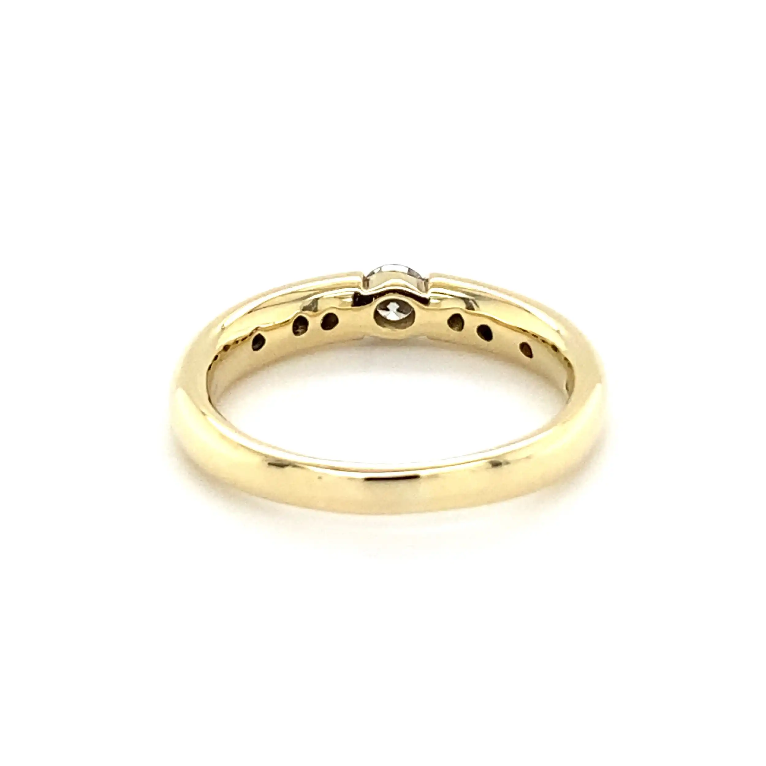 Ring Gelbgold mit Brillant Solitär & Melée-Besatz Ring Gelbgold mit Brillant Solitär & Melée-Besatz
