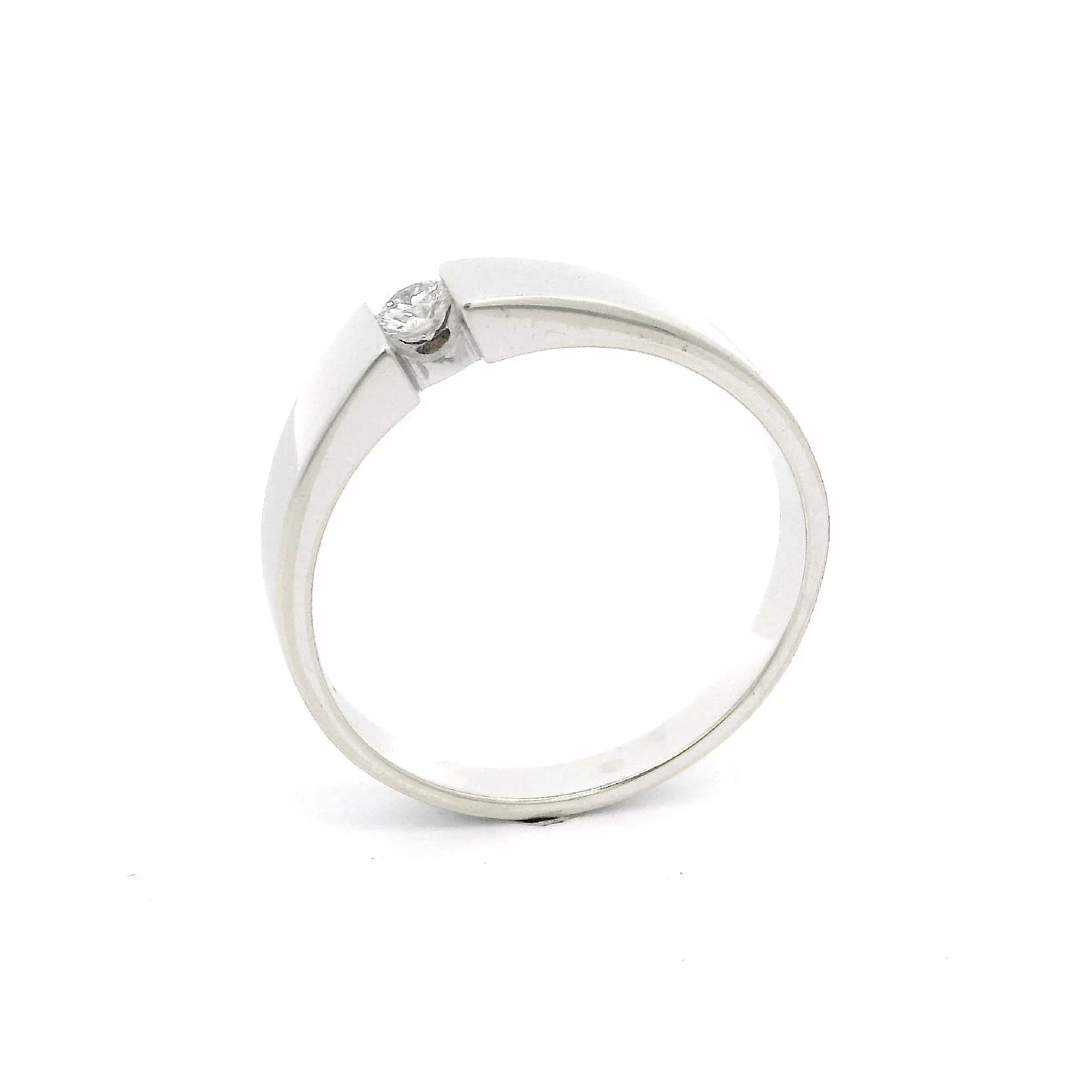 Ring Weißgold Christ mit Brillant Solitär, graviert mit 0,10ct Ring Weißgold Christ mit Brillant Solitär, graviert mit 0,10ct