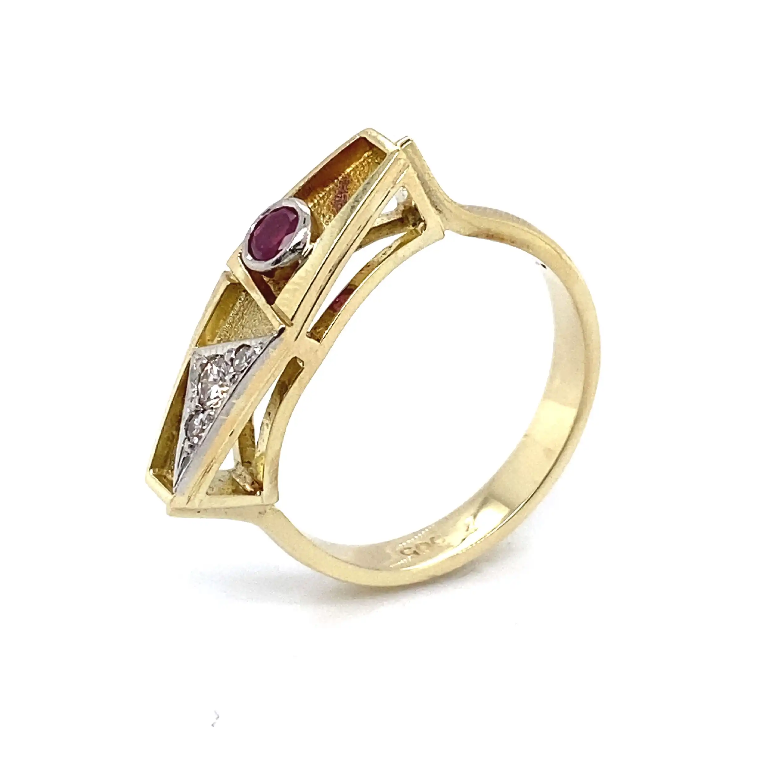 Ring Bicolor mit Rubin, Brillanten und Diamanten Ring Bicolor mit Rubin, Brillanten und Diamanten