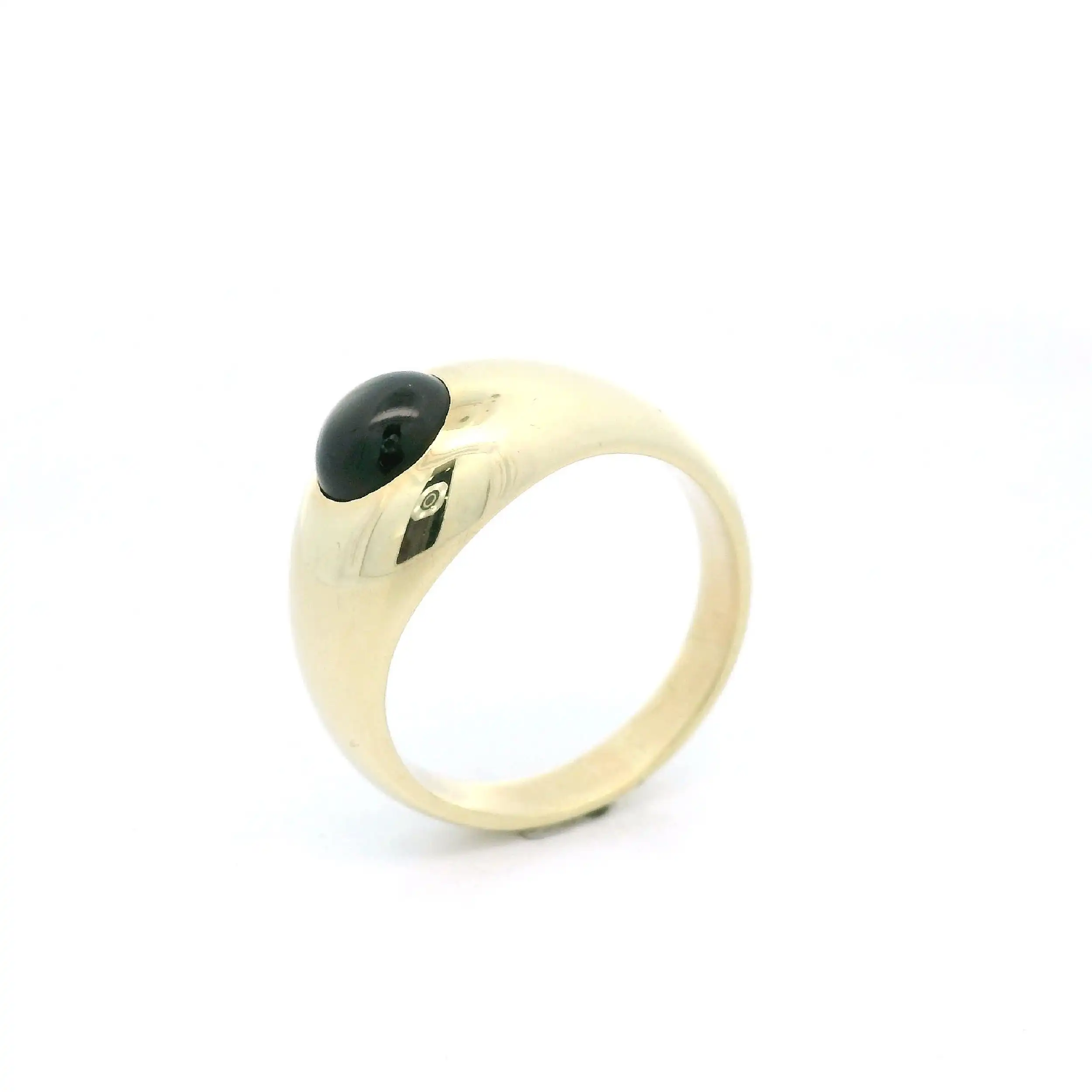 Ring Gelbgold mit dunklem Farbstein Cabochon Ring Gelbgold mit dunklem Farbstein Cabochon
