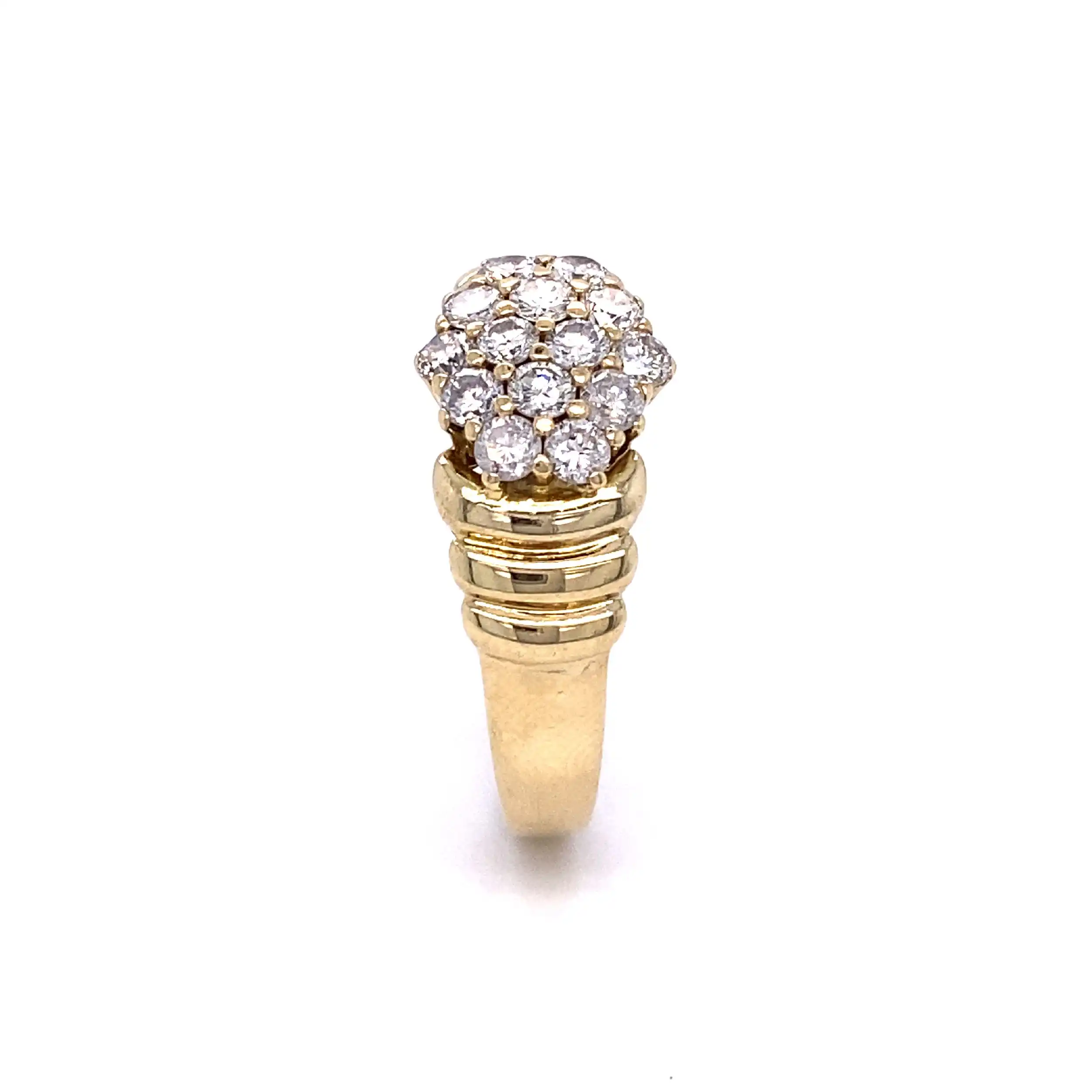Ring Gelbgold mit 14 Brillanten, graviert mit 1,0ct. Ring Gelbgold mit 14 Brillanten, graviert mit 1,0ct.