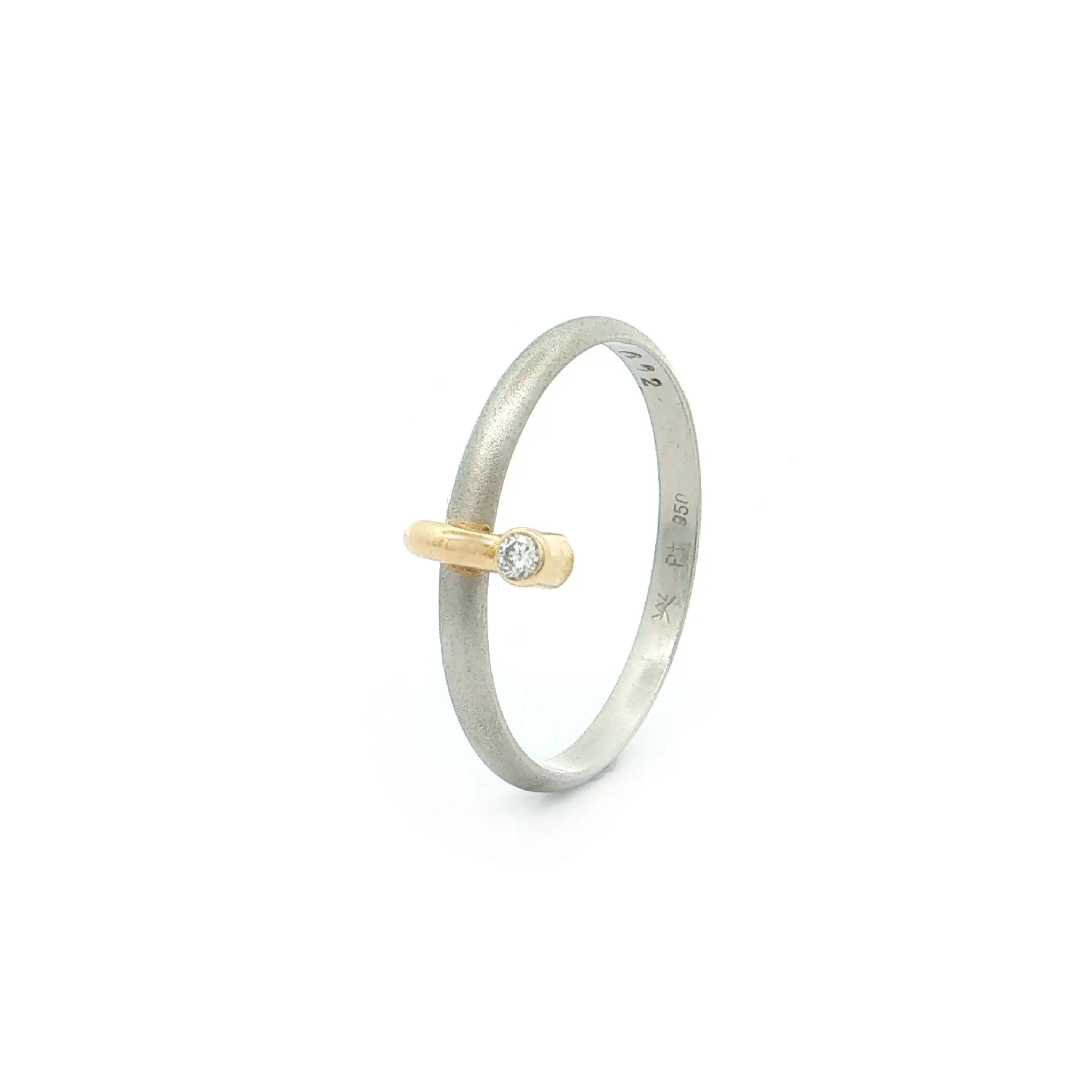 Ring Platin/Gelbgold mit Brillant, graviert mit 0,02ct Ring Platin/Gelbgold mit Brillant, graviert mit 0,02ct