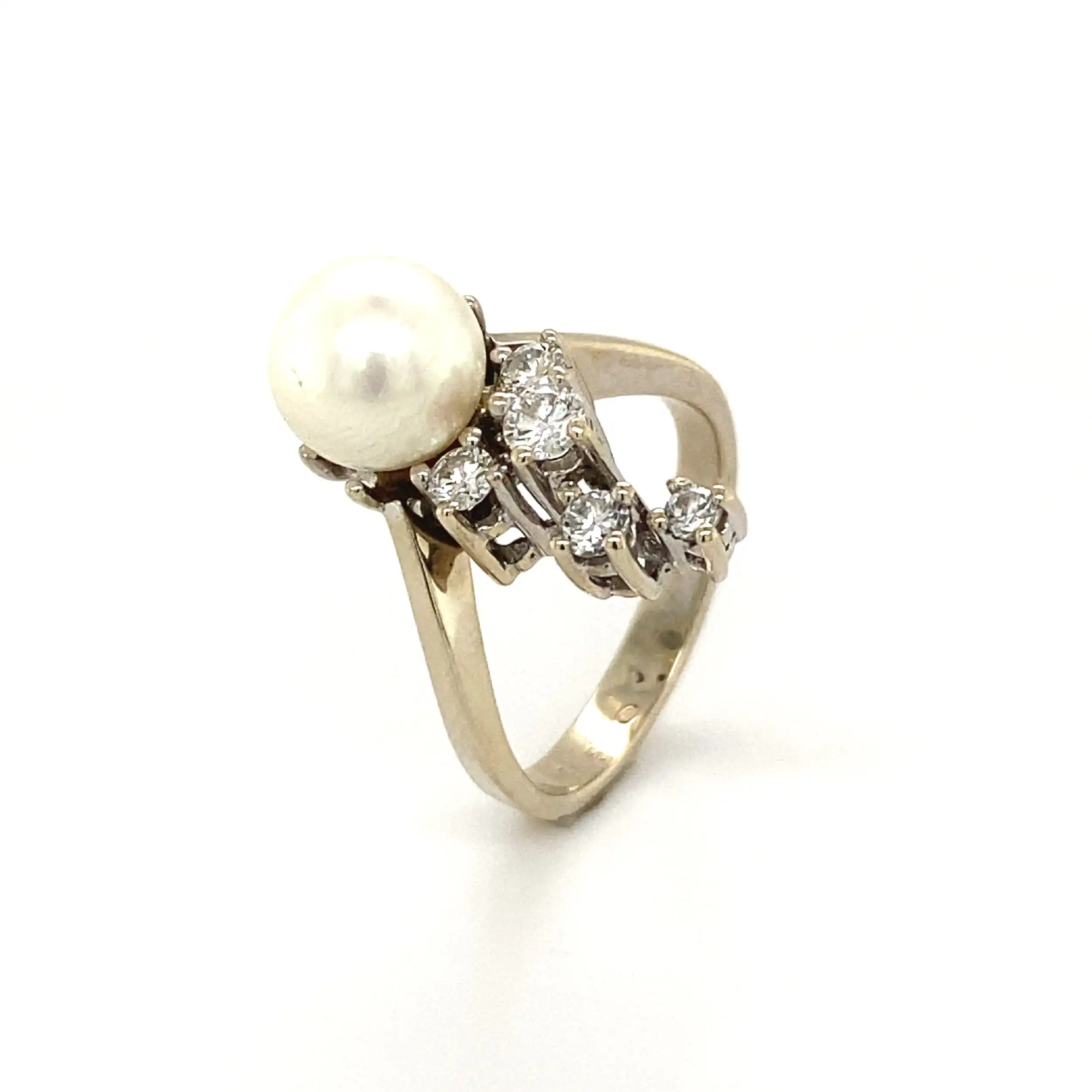Ring Weißgold mit Brillanten und Perle Ring Weißgold mit Brillanten und Perle