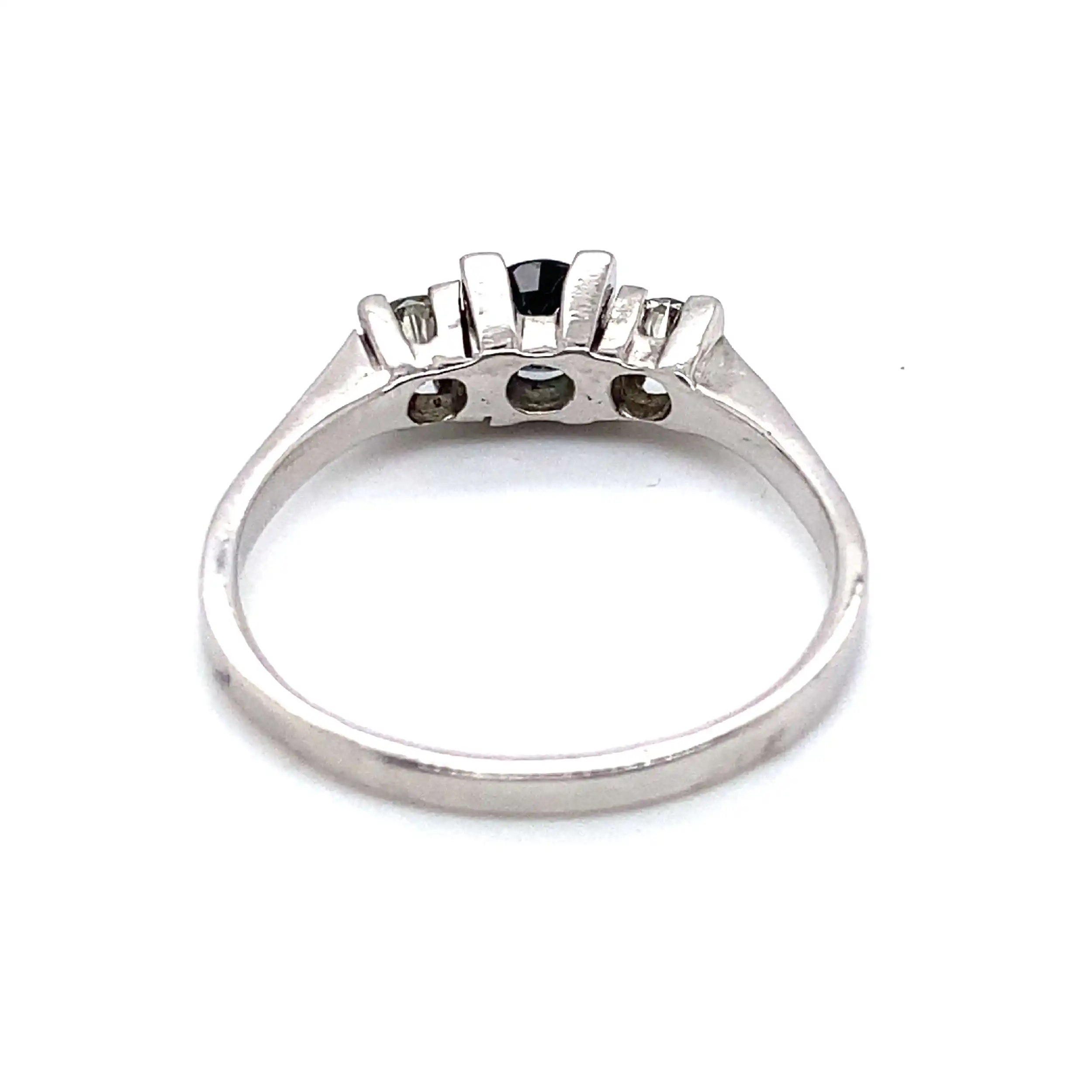 Damenring mit Saphir und Brillanten ca. 0,30 ct Damenring mit Saphir und Brillanten ca. 0,30 ct