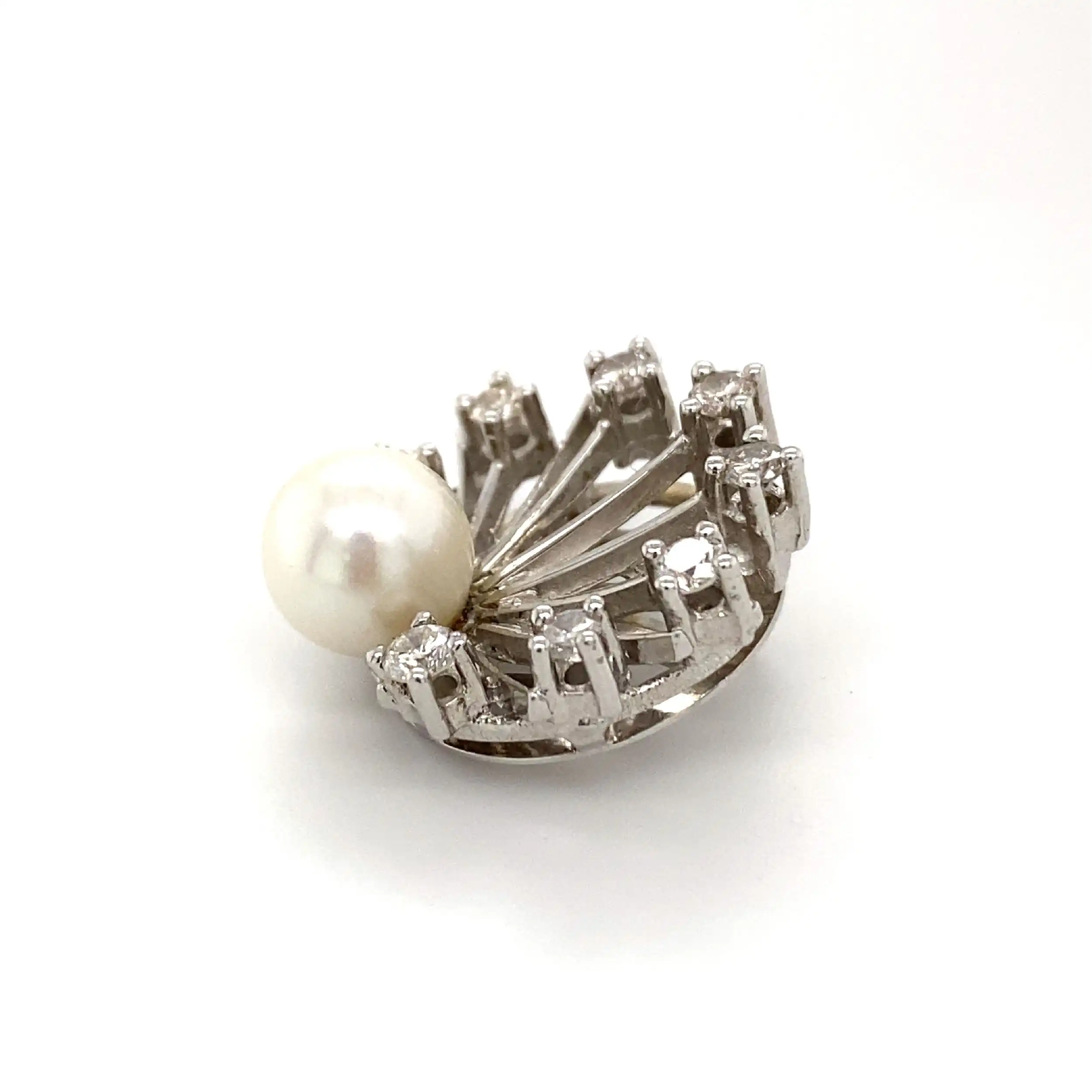 Anhänger Weißgold mit Perle & Brillanten, graviert mit 0,50ct. Anhänger Weißgold mit Perle & Brillanten, graviert mit 0,50ct.