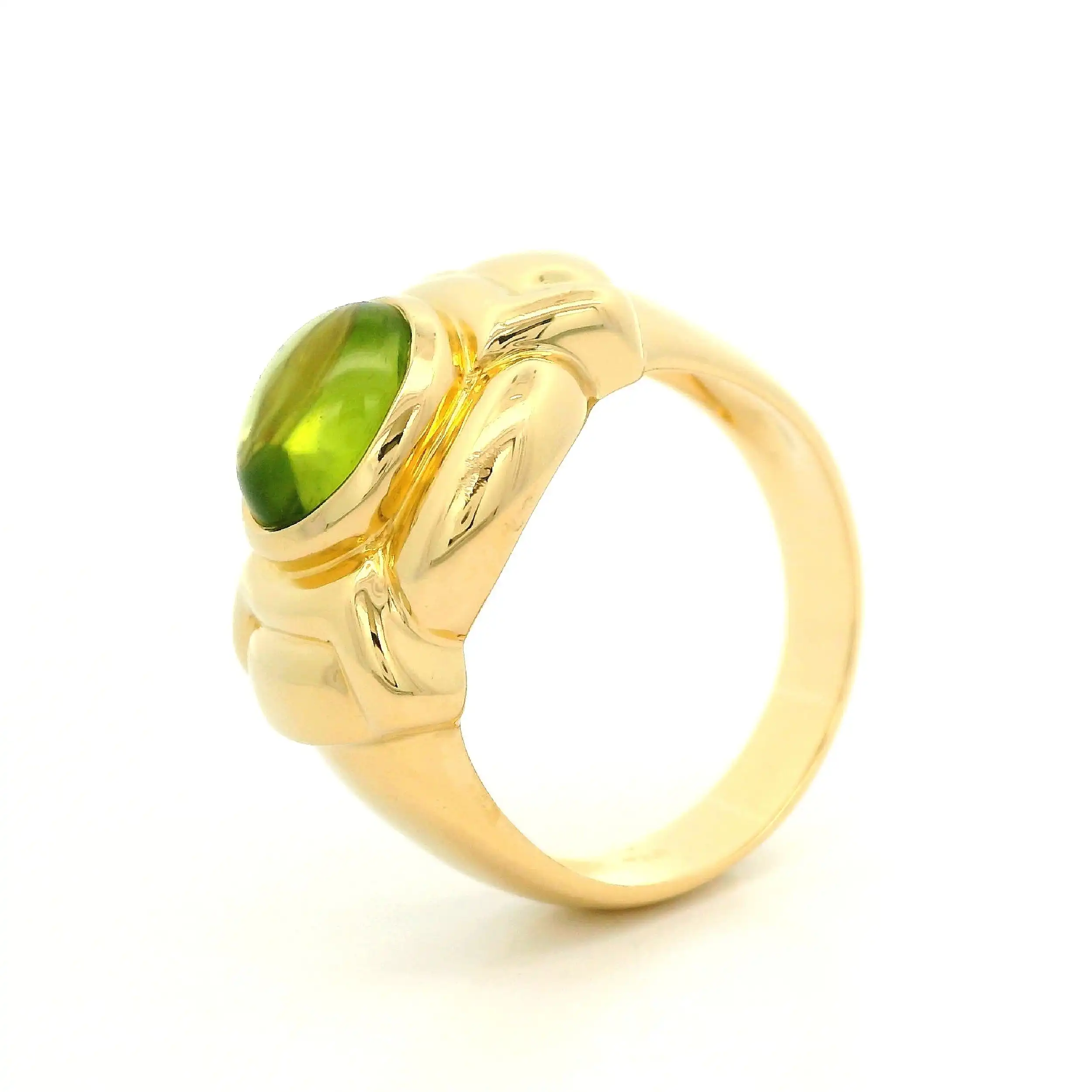 Ring Gelbgold mit grünem Cabochon Ring Gelbgold mit grünem Cabochon