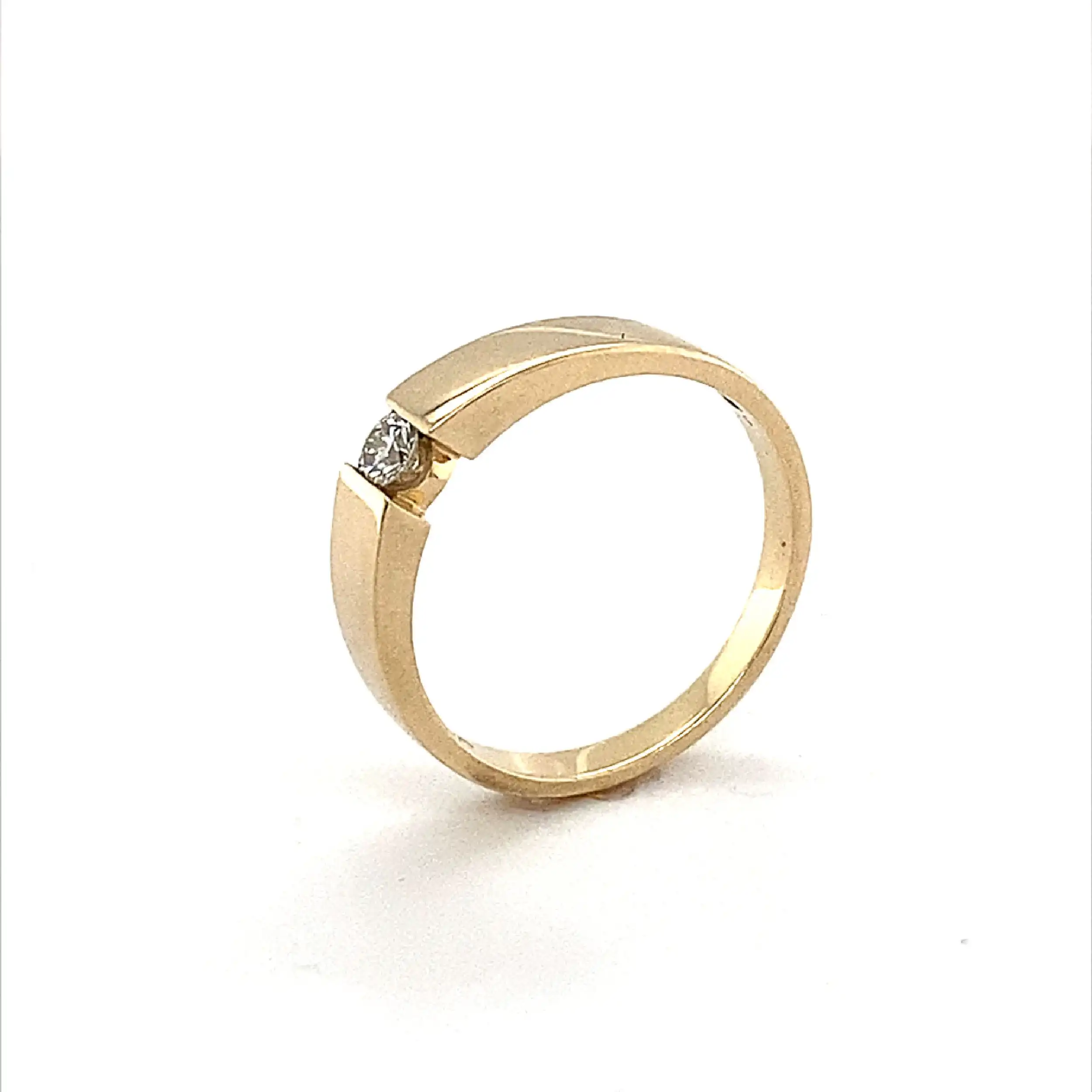 Ring Gelbgold mit Brillant, graviert mit 0,10ct Ring Gelbgold mit Brillant, graviert mit 0,10ct