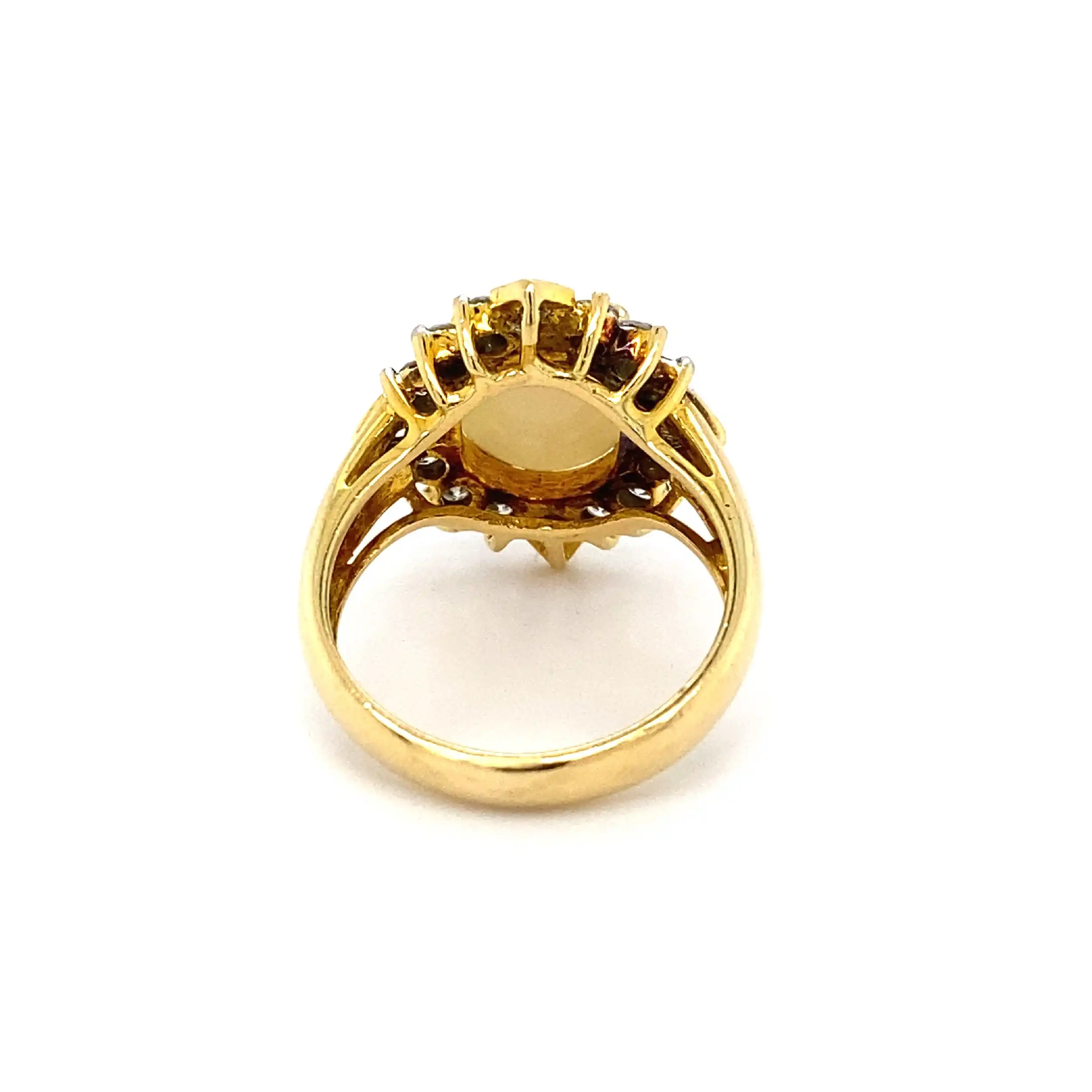 Ring Gelbgold mit Brillanten und weißen Opal, 0,9ct graviert Ring Gelbgold mit Brillanten und weißen Opal, 0,9ct graviert