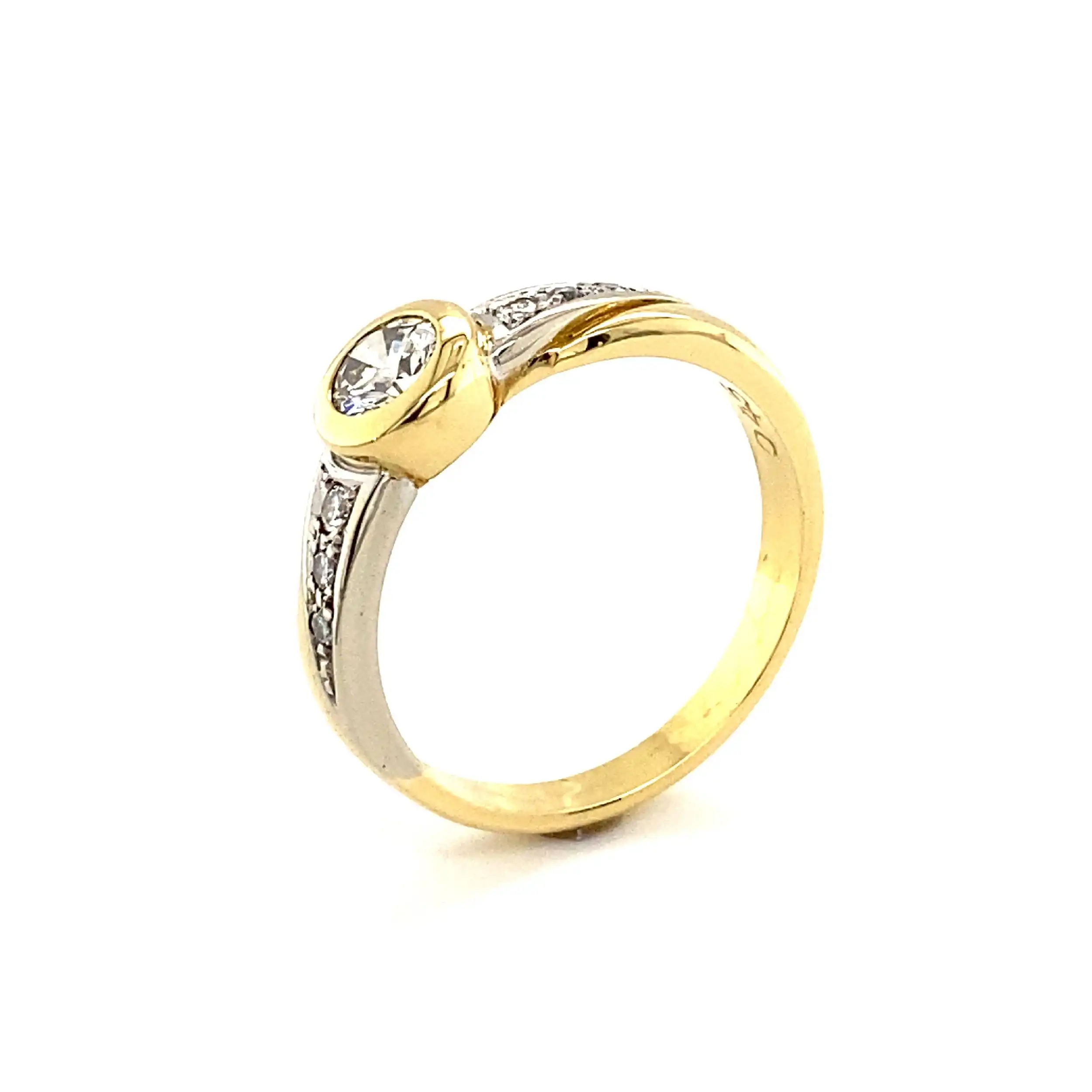 Ring Bicolor mit Brillant-Solitär & Melée-Besatz, graviert mit 0,45ct. Ring Bicolor mit Brillant-Solitär & Melée-Besatz, graviert mit 0,45ct.