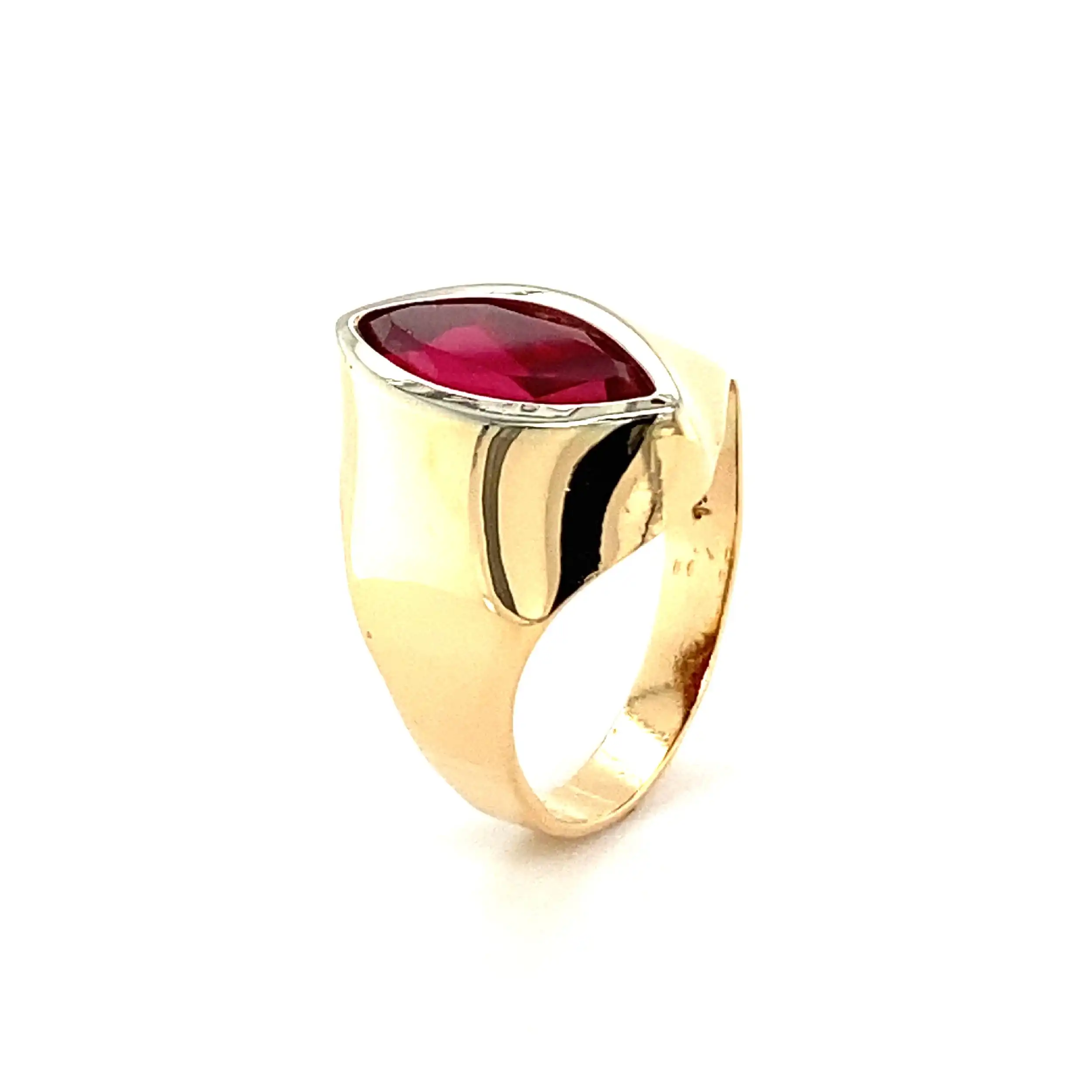 Ring Gelbgold mit synthetischem Korund