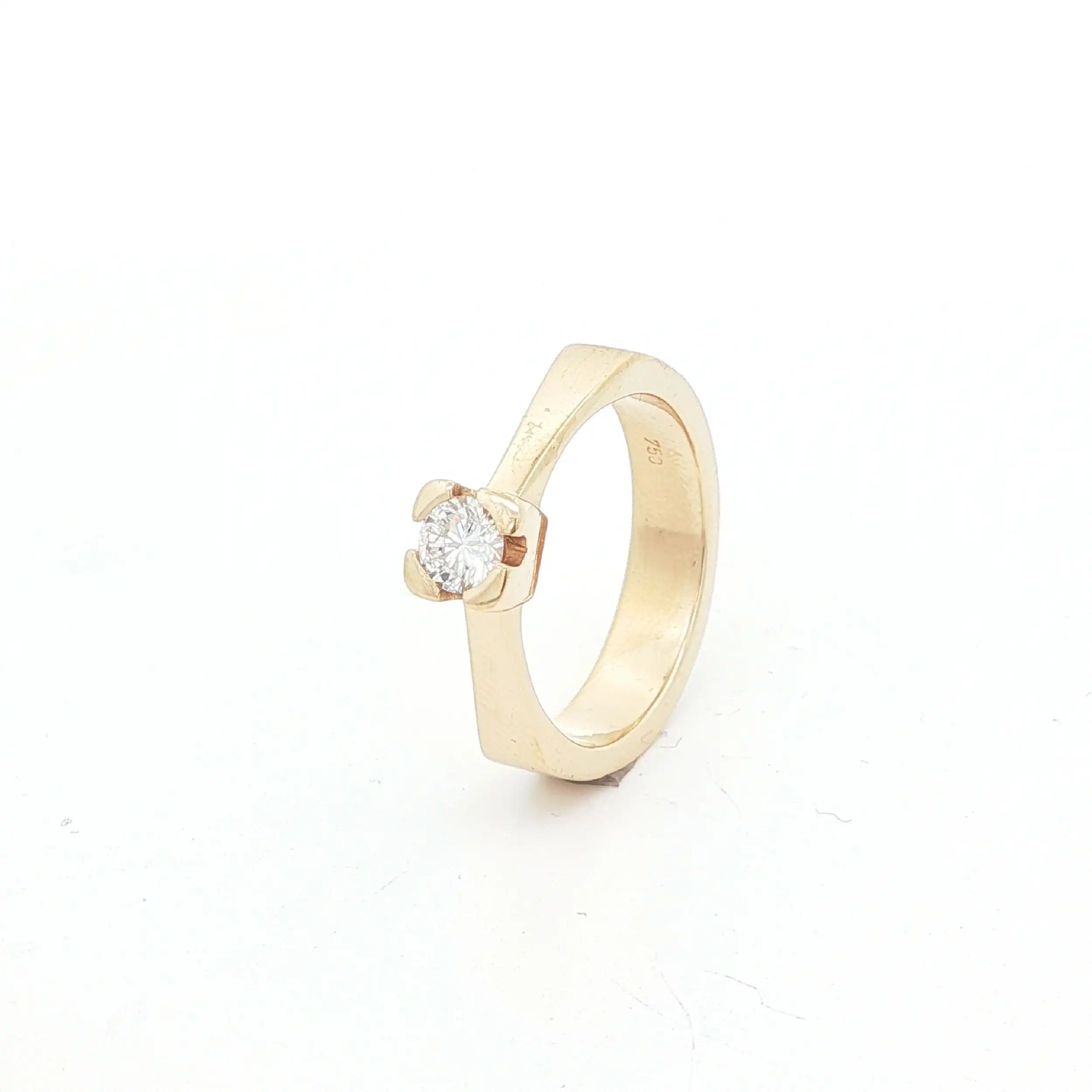Ring Gelbgold mit Brillant Solitär
