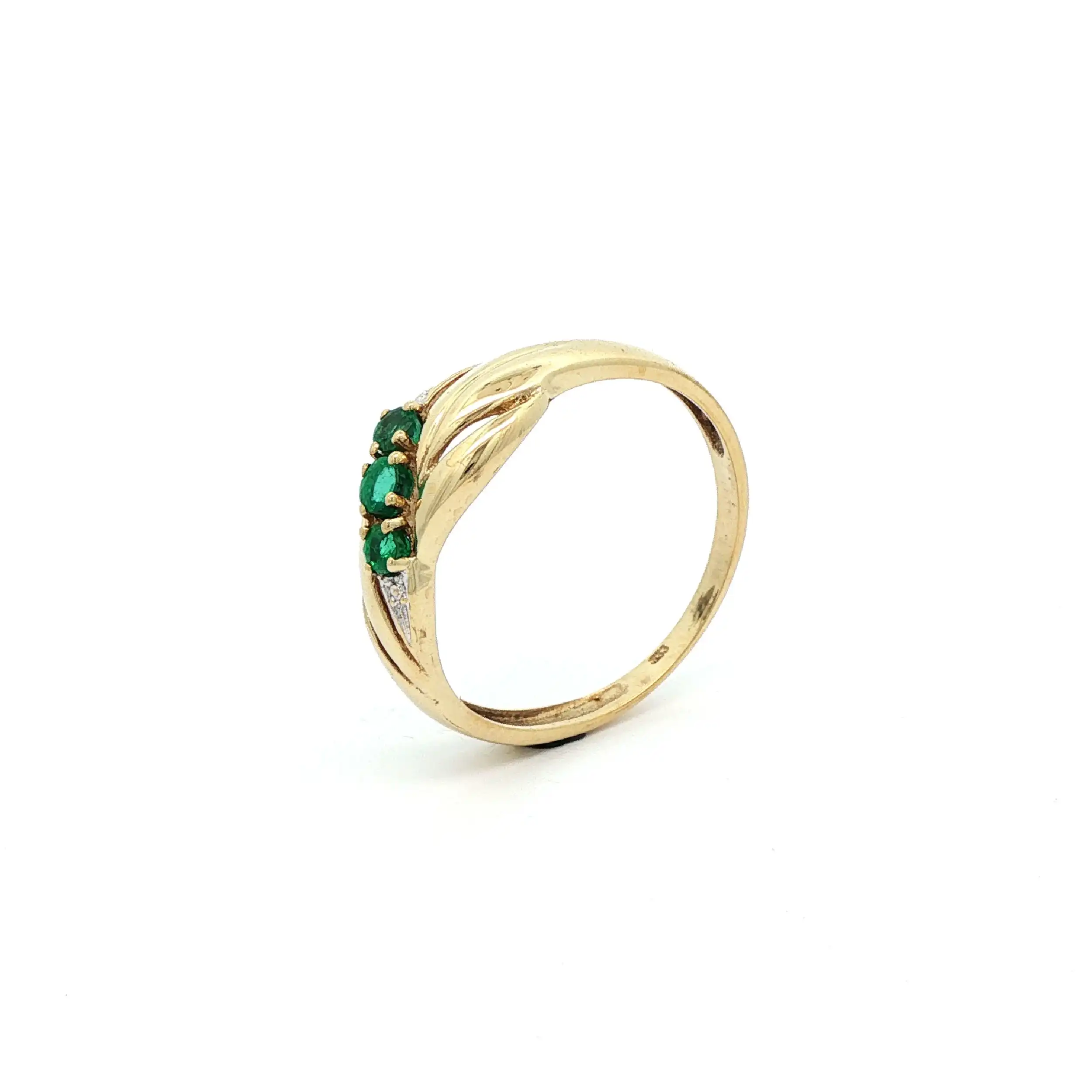 Ring Gelbgold mit grünem Farbsteinen Ring Gelbgold mit grünem Farbsteinen