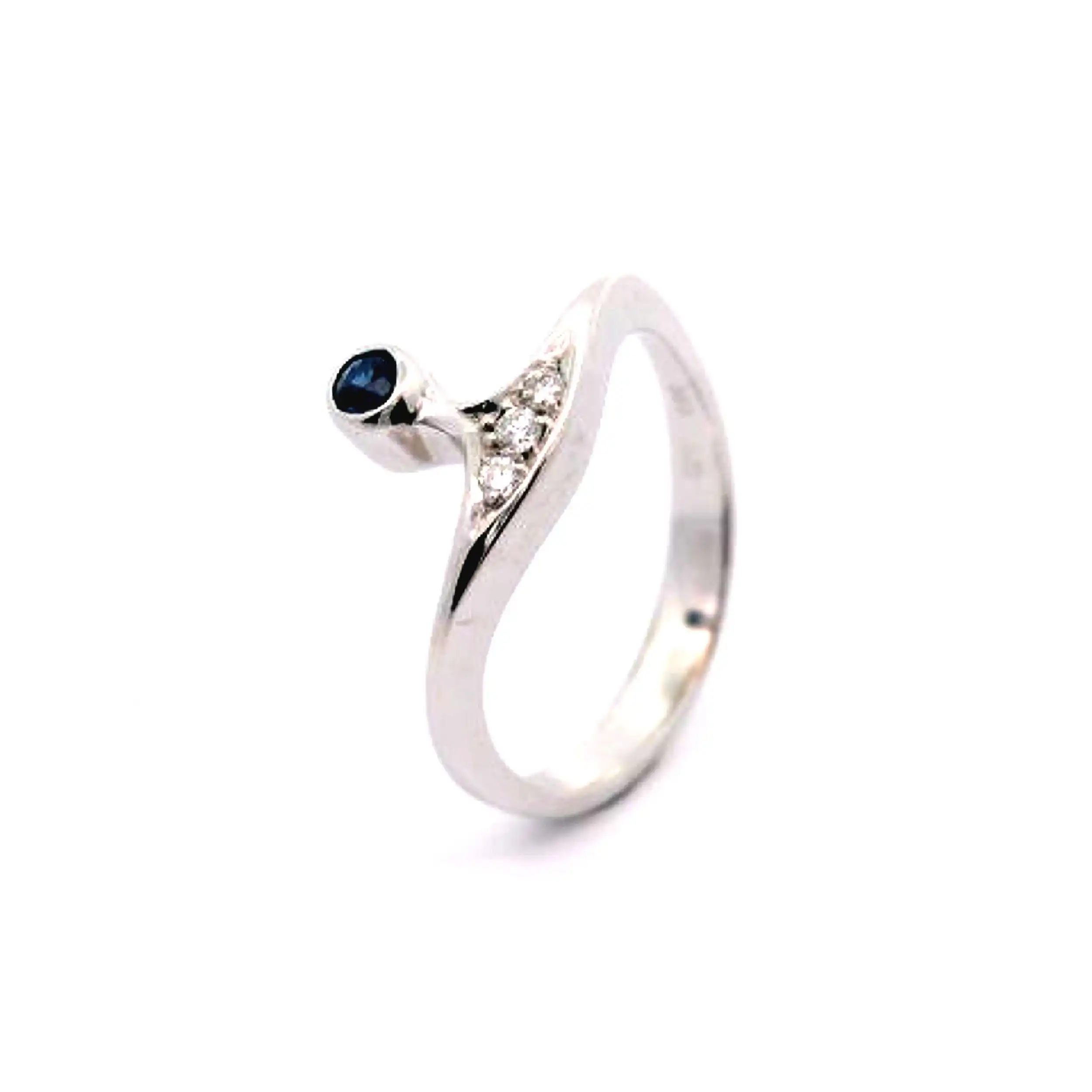 Ring Weißgold mit Brillanten und Saphir Ring Weißgold mit Brillanten und Saphir