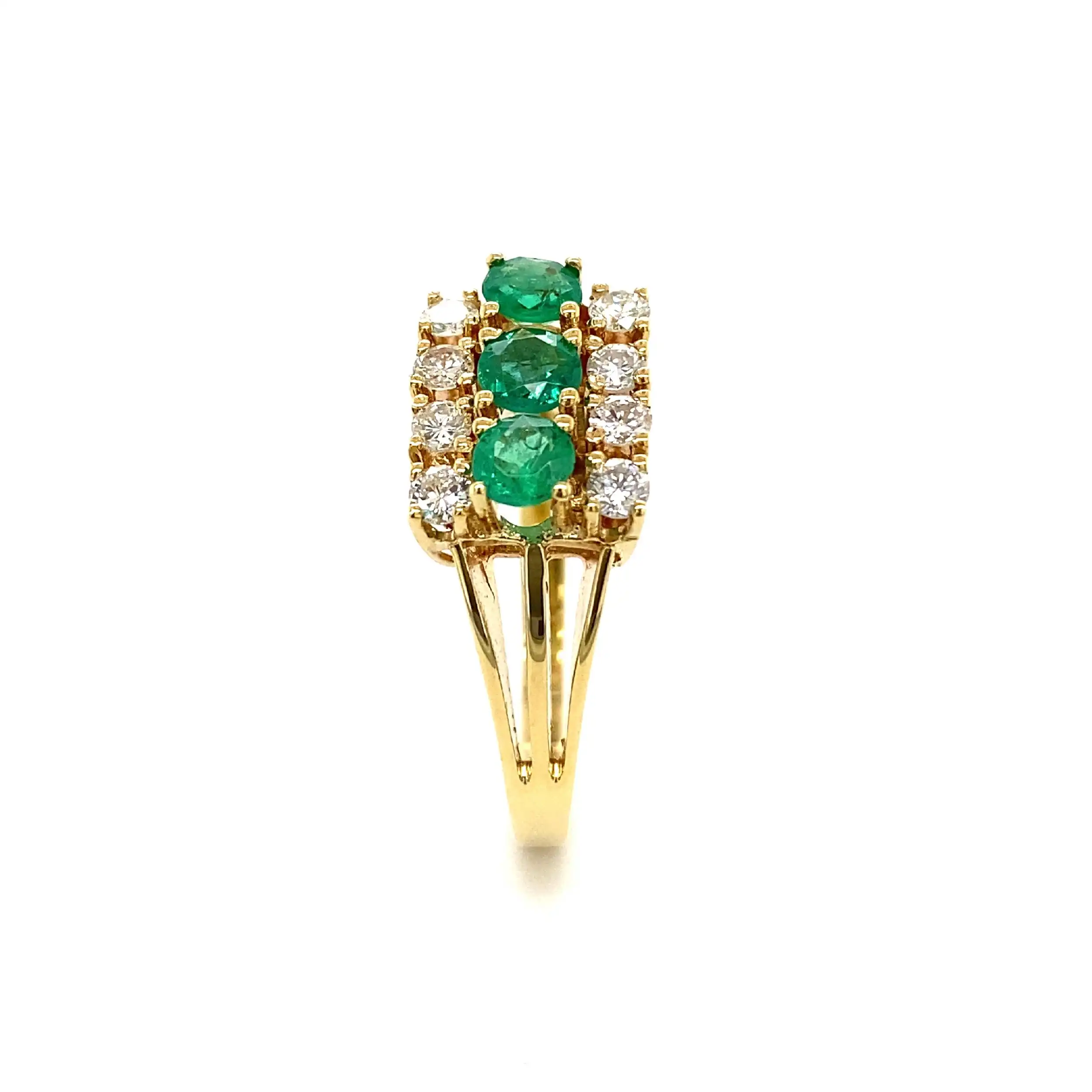 Ring Gelbgold mit Smaragden & Brillanten Ring Gelbgold mit Smaragden & Brillanten
