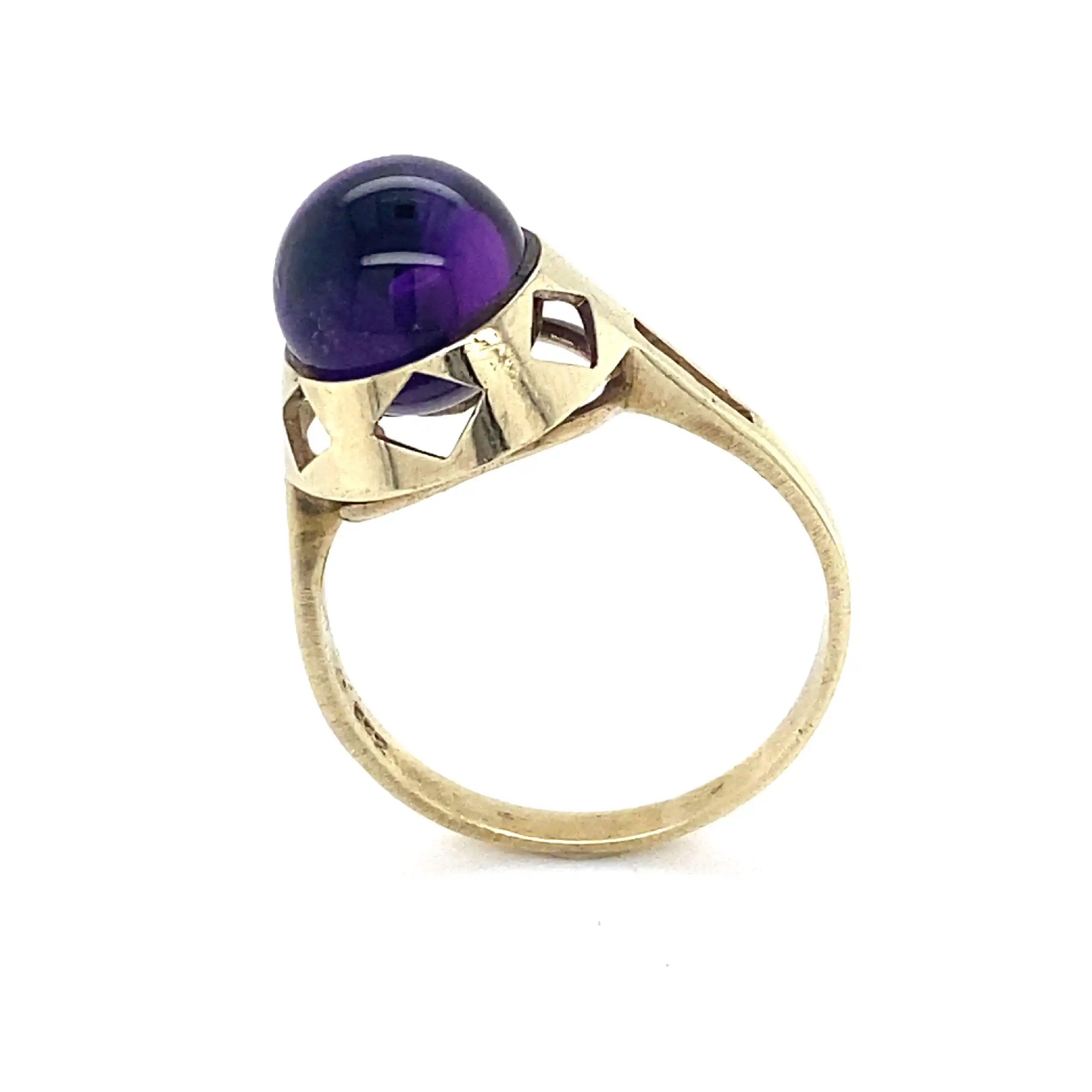 Ring Gelbgold mit Amethyst Cabochon