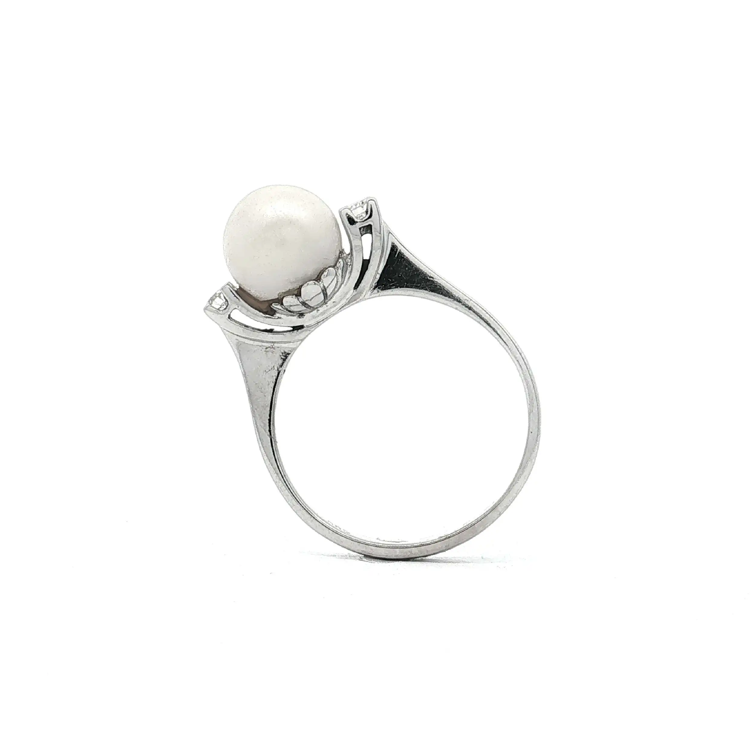 Ring Weißgold mit Perle und Brillanten, graviert mit 0,12ct