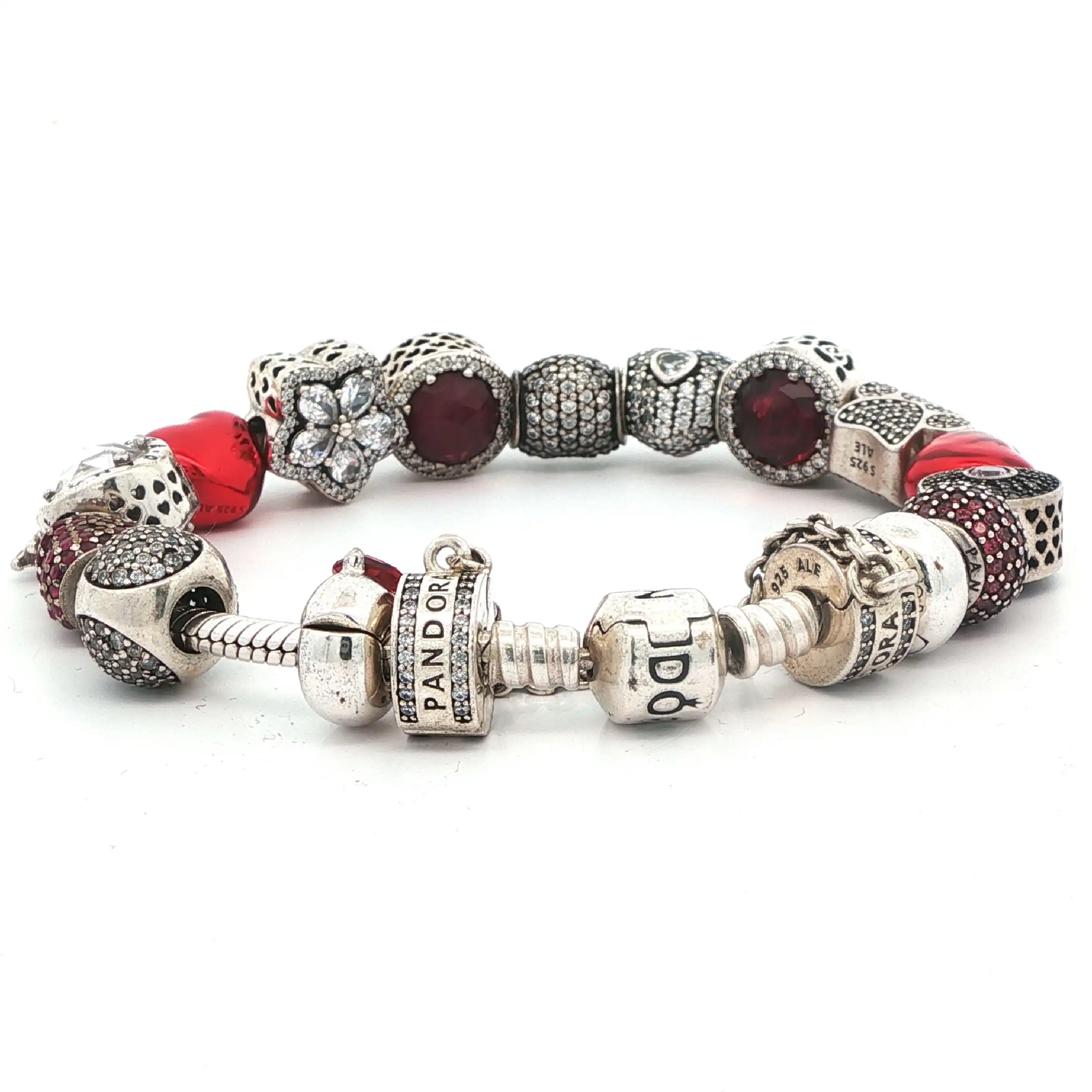 Armband Pandora mit 16 Charms Armband Pandora mit 16 Charms