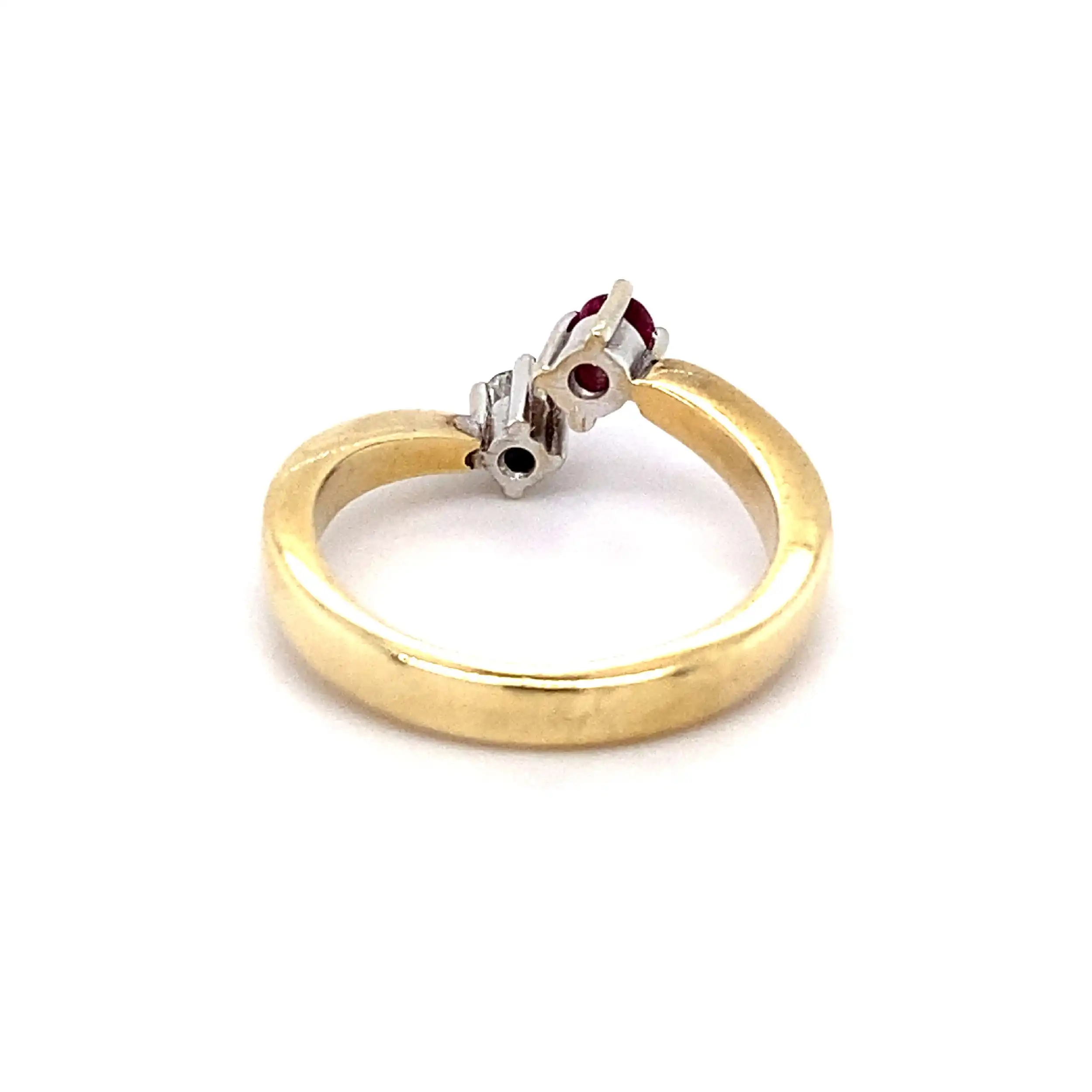 Ring Gelbgold mit rotem Farbstein und Brillant Ring Gelbgold mit rotem Farbstein und Brillant