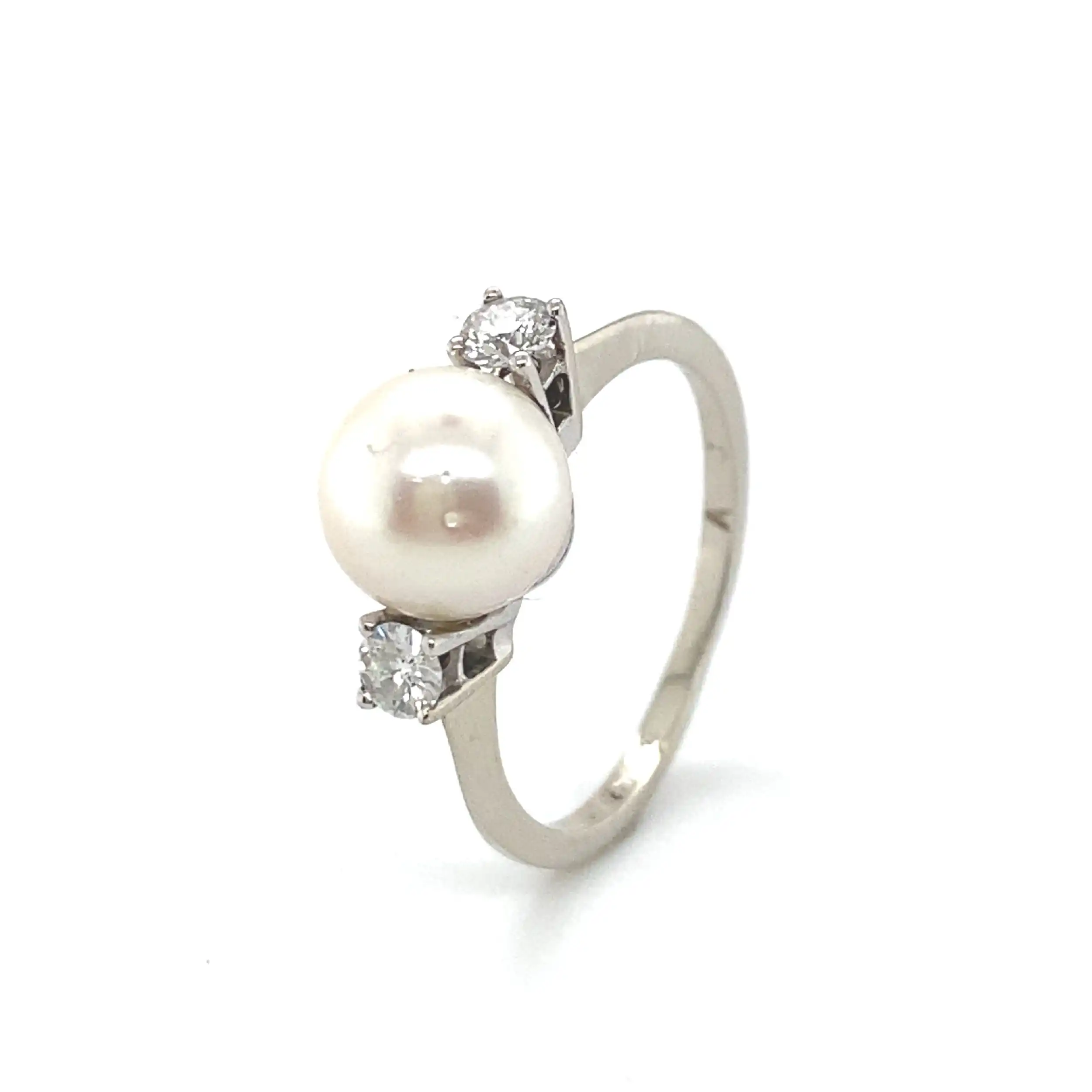 Perlring mit Brillanten, graviert mit 0,24ct Perlring mit Brillanten, graviert mit 0,24ct