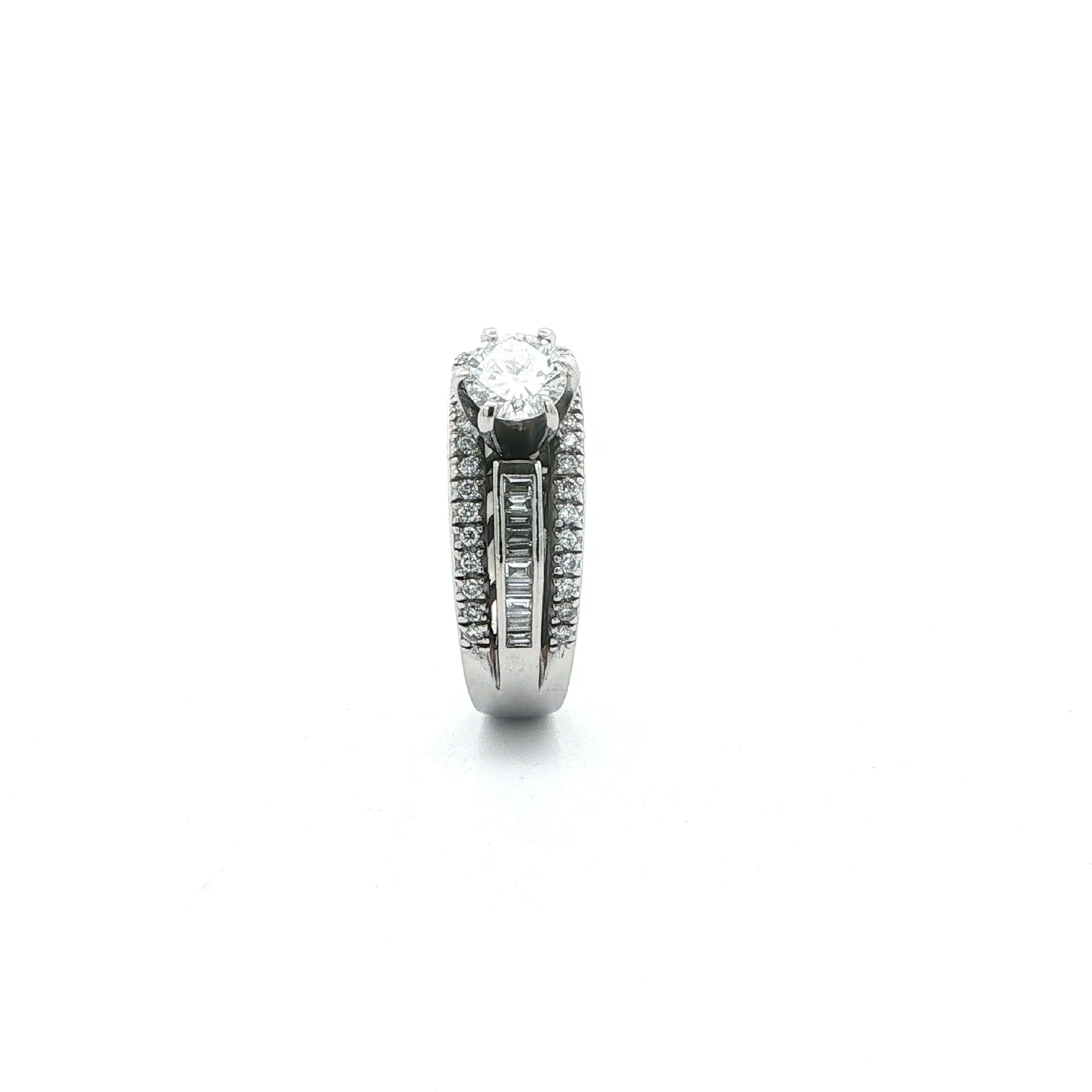 Ring Weißgold mit Brillanten, graviert mit 0,29ct. & 0,26ct. Ring Weißgold mit Brillanten, graviert mit 0,29ct. & 0,26ct.