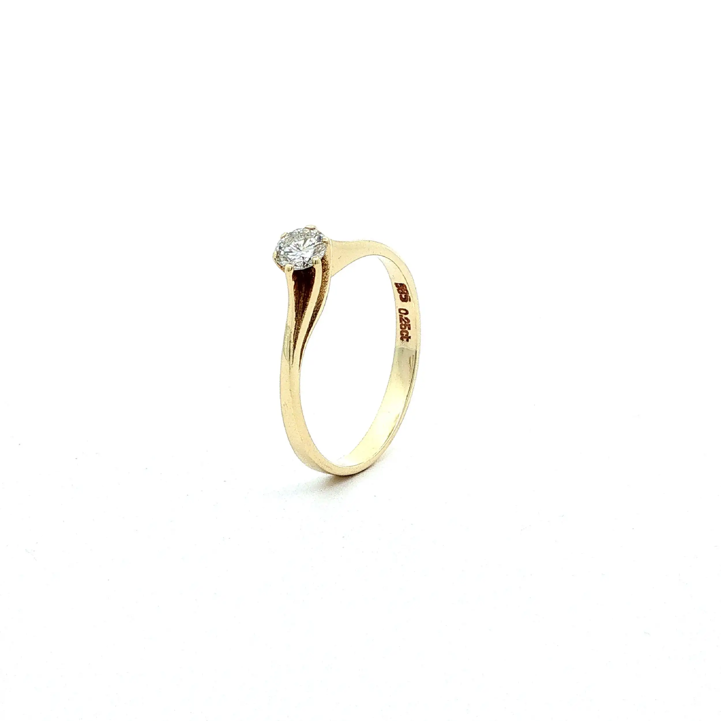 Ring Gelbgold mit Brillant, graviert mit 0,25ct. Ring Gelbgold mit Brillant, graviert mit 0,25ct.
