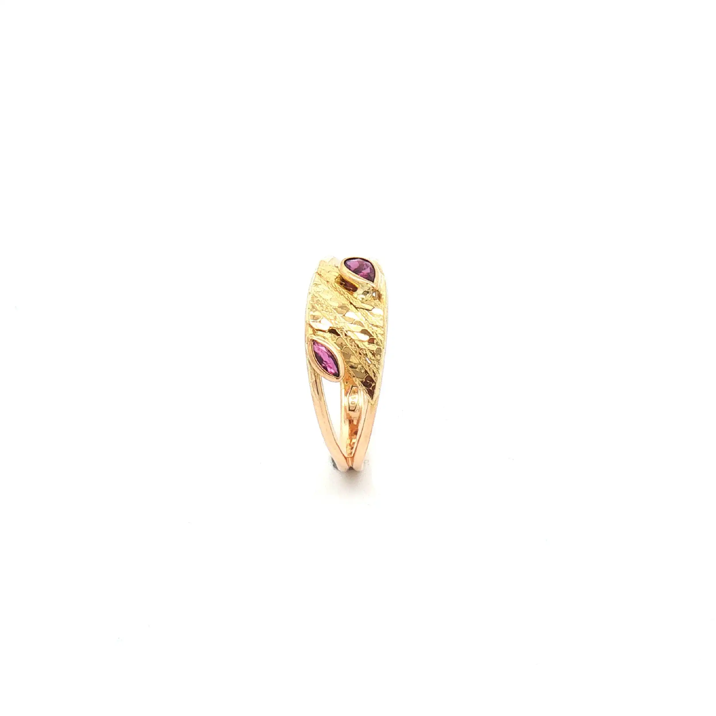 Ring Gelbgold mit roten Farbsteinen