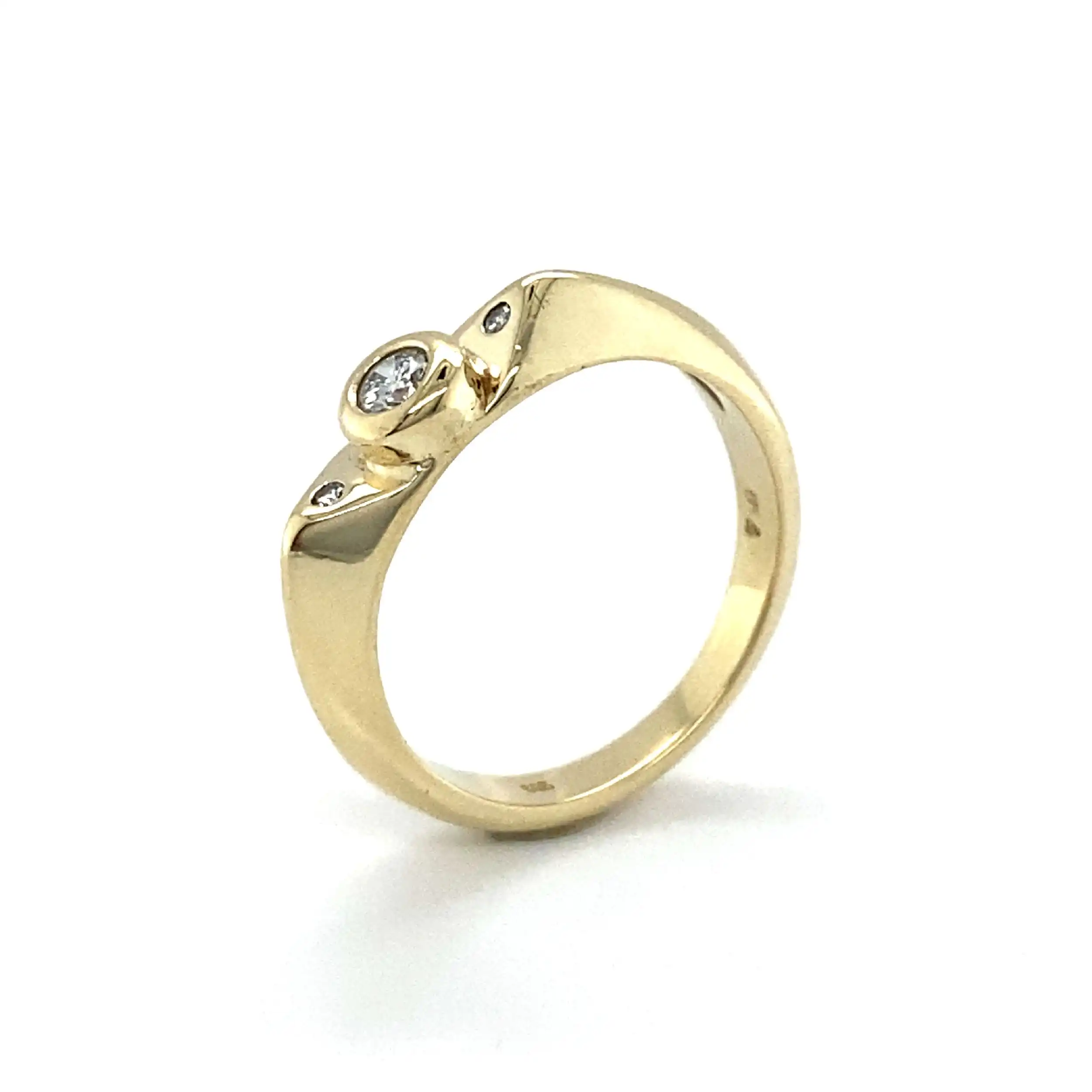 Ring Gelbgold mit Brillanten, graviert mit 0,14ct Ring Gelbgold mit Brillanten, graviert mit 0,14ct