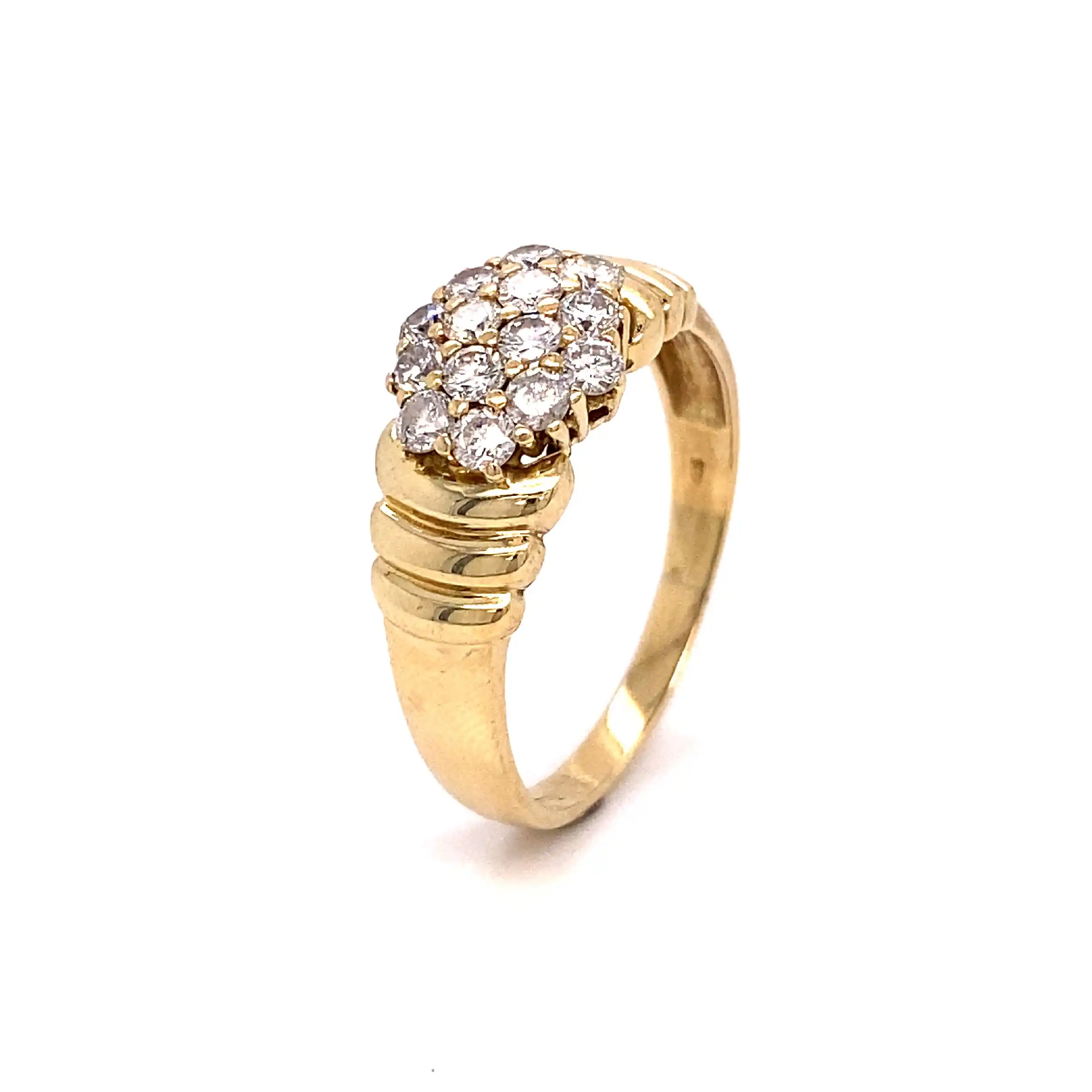 Ring Gelbgold mit 14 Brillanten, graviert mit 1,0ct. Ring Gelbgold mit 14 Brillanten, graviert mit 1,0ct.