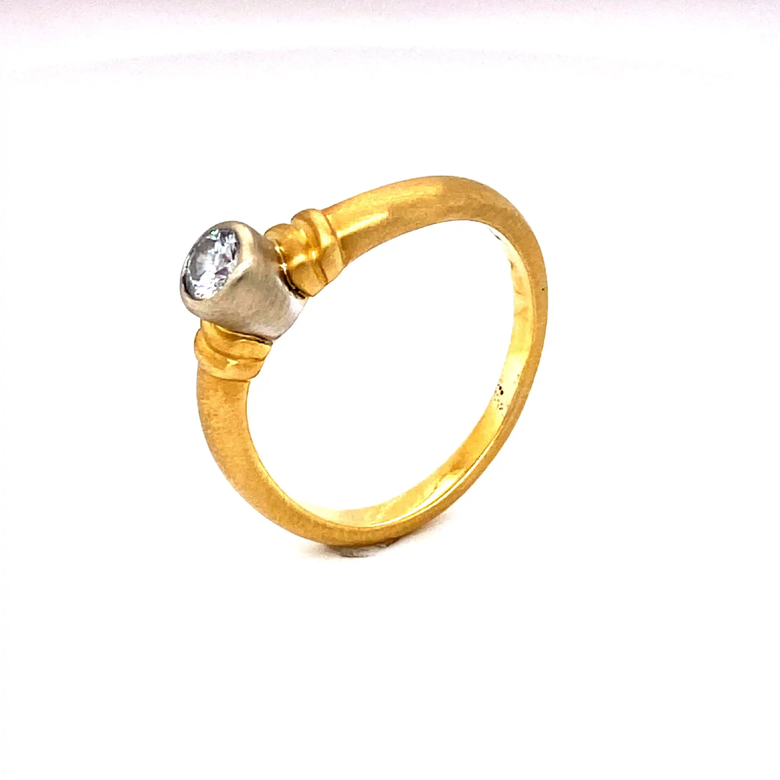 Geschwungener Ring bicolor, mattiert Geschwungener Ring bicolor, mattiert