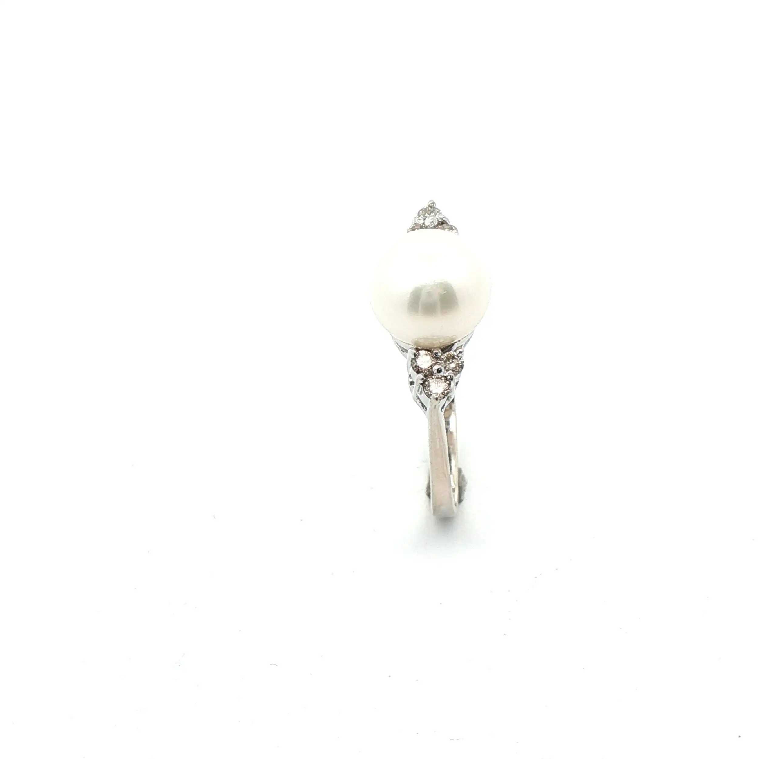 Ring Weißgold mit Perle und Brillanten Ring Weißgold mit Perle und Brillanten