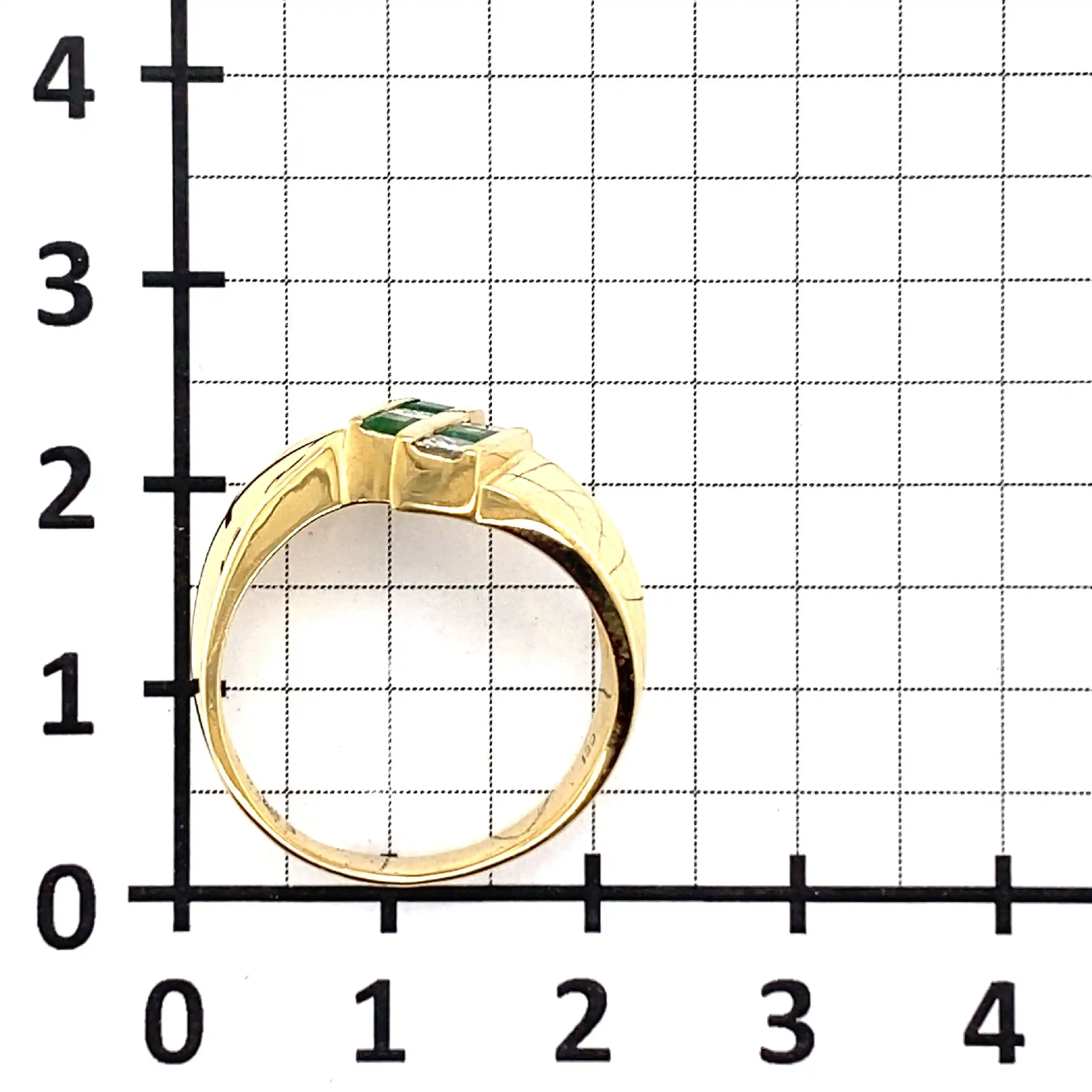 Ring Gelbgold mit Smaragden & Princessdiamanten, graviert mit 0,33ct.