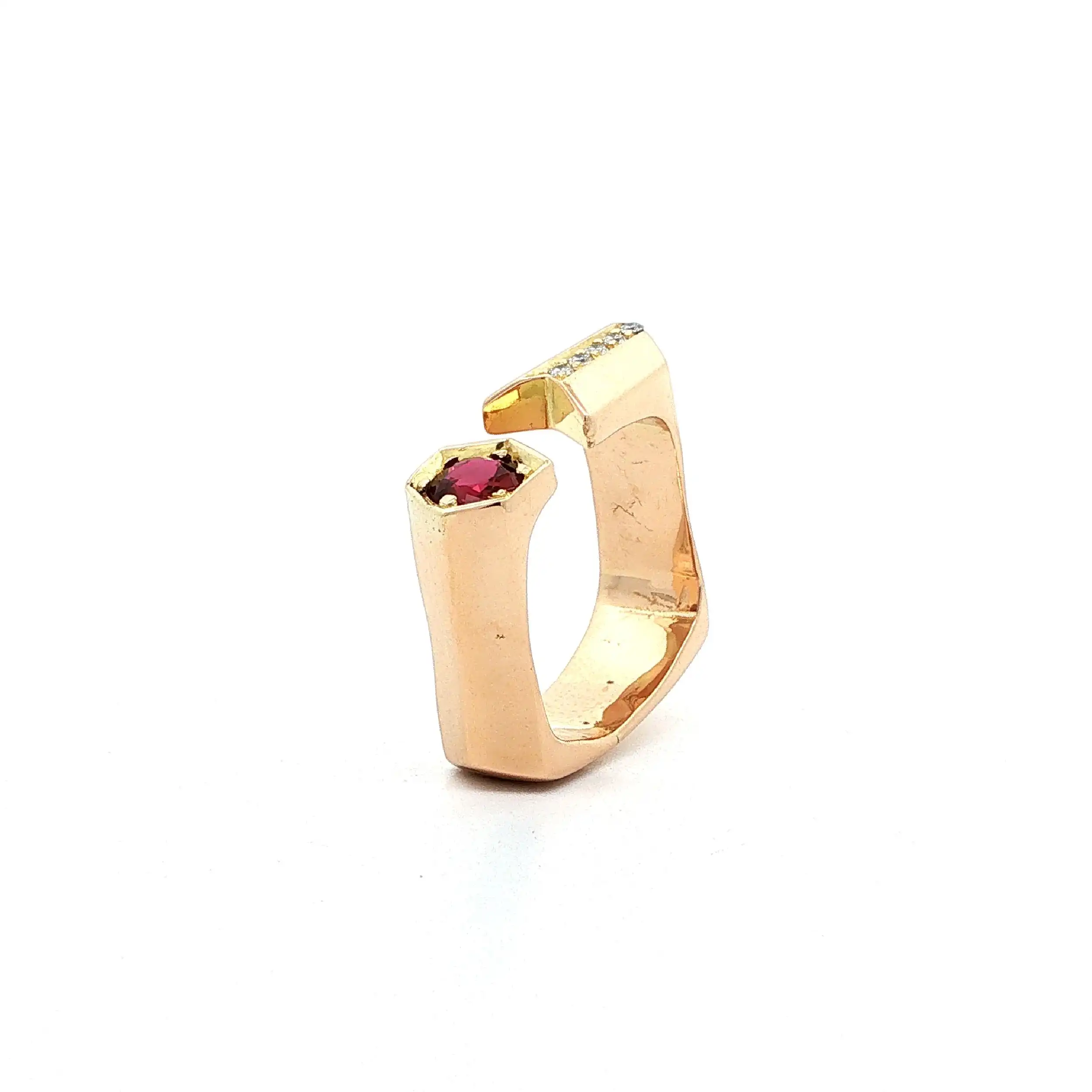 Ring Roségold mit rotem Farbstein & Brillanten, Handarbeit