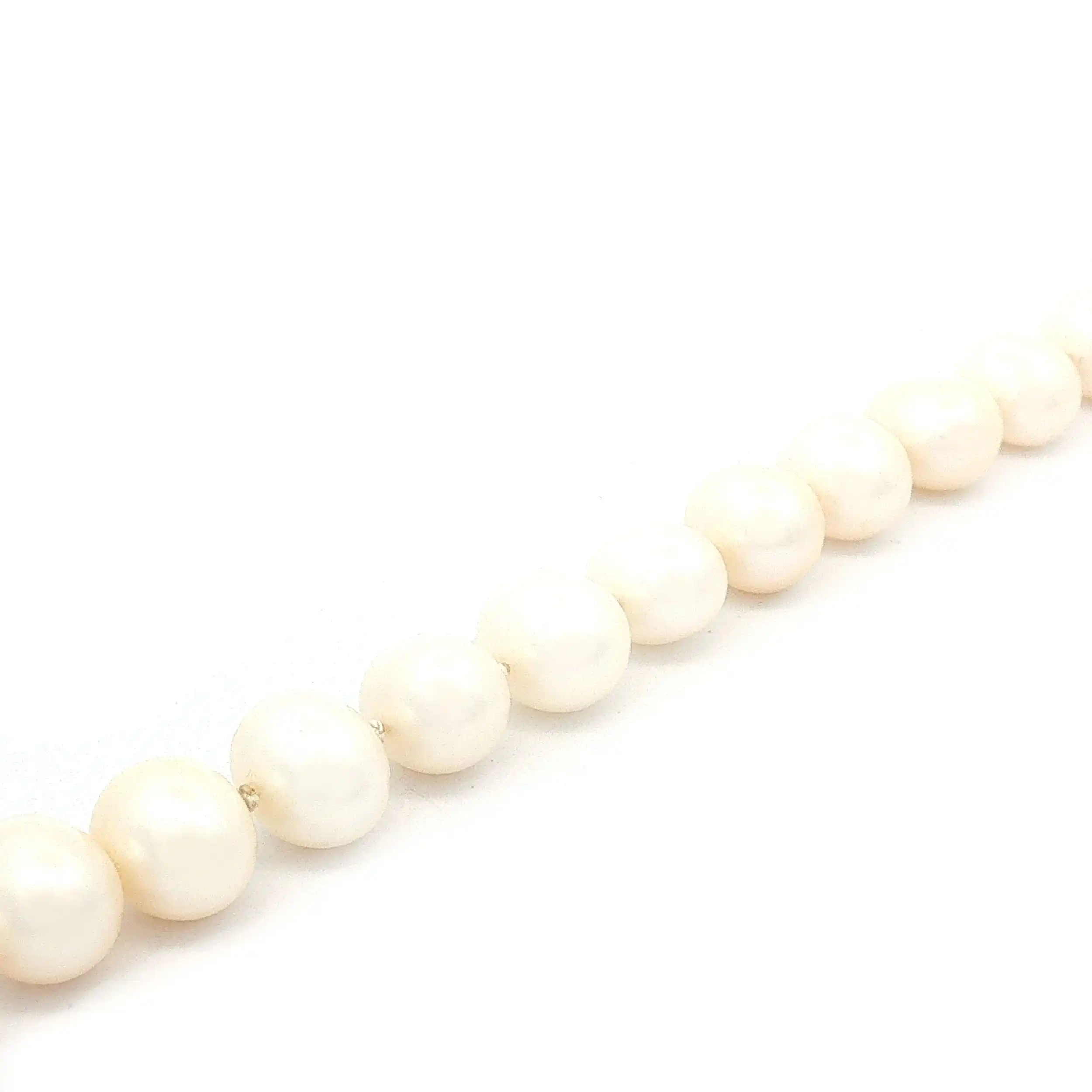Armband mit Süßwasserperlen und Gelbgoldelementen