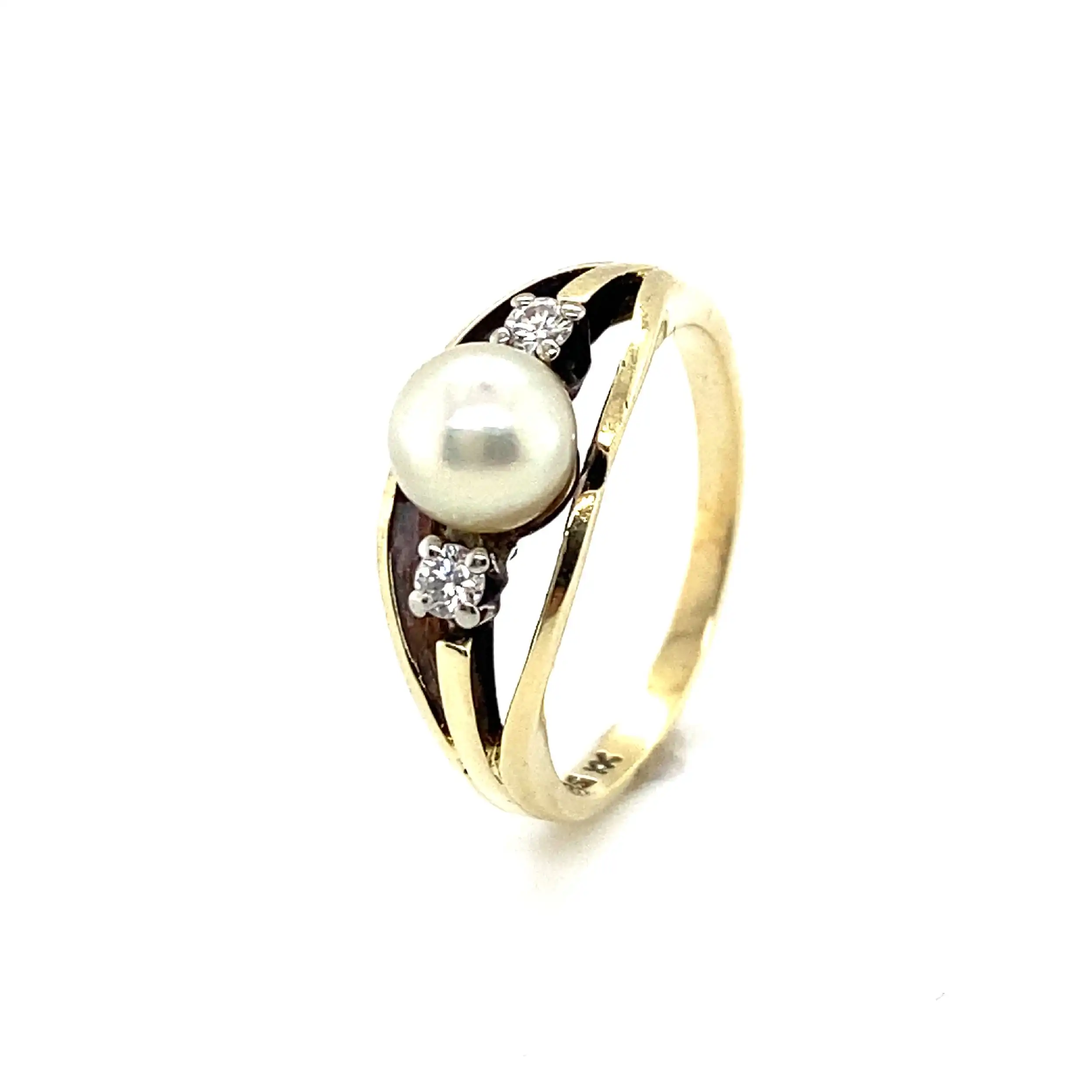 Ring Gelbgold mit Perle und Brillanten Ring Gelbgold mit Perle und Brillanten