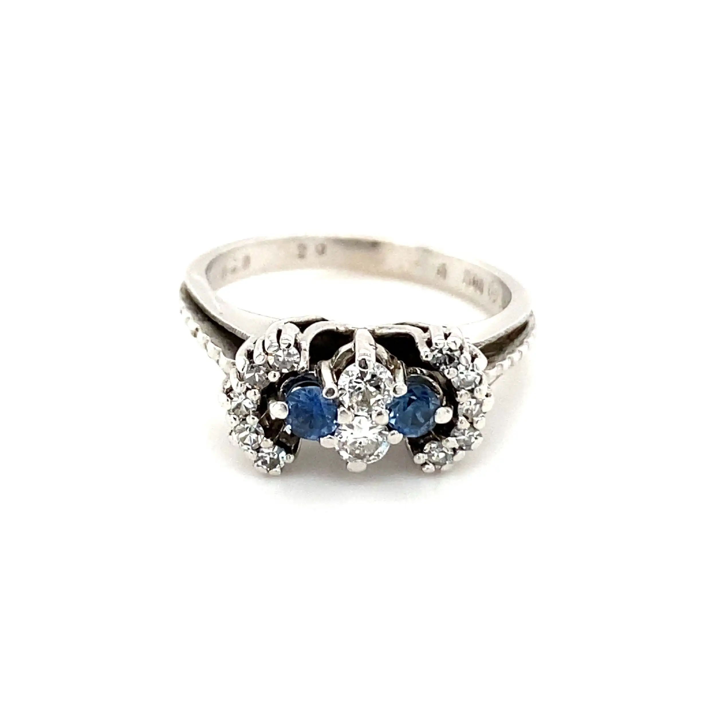 Ring Weißgold mit Saphiren, Brillanten & Diamanten, graviert mit 0,40ct.